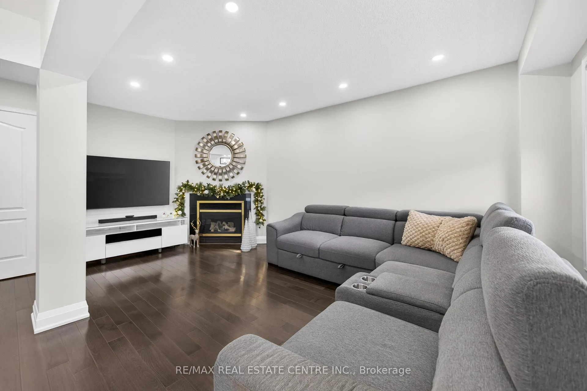 Photo 9 of 41 Sunnyview Road, Brampton, Fletcher's Meadow — HOMEH