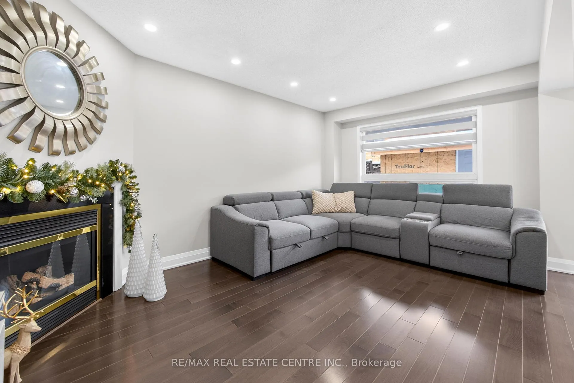 Photo 10 of 41 Sunnyview Road, Brampton, Fletcher's Meadow — HOMEH