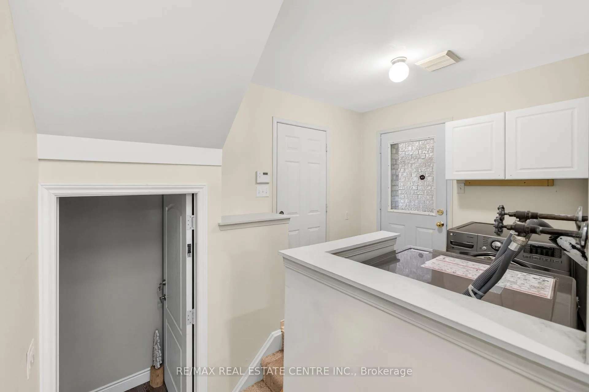 Photo 18 of 41 Sunnyview Road, Brampton, Fletcher's Meadow — HOMEH