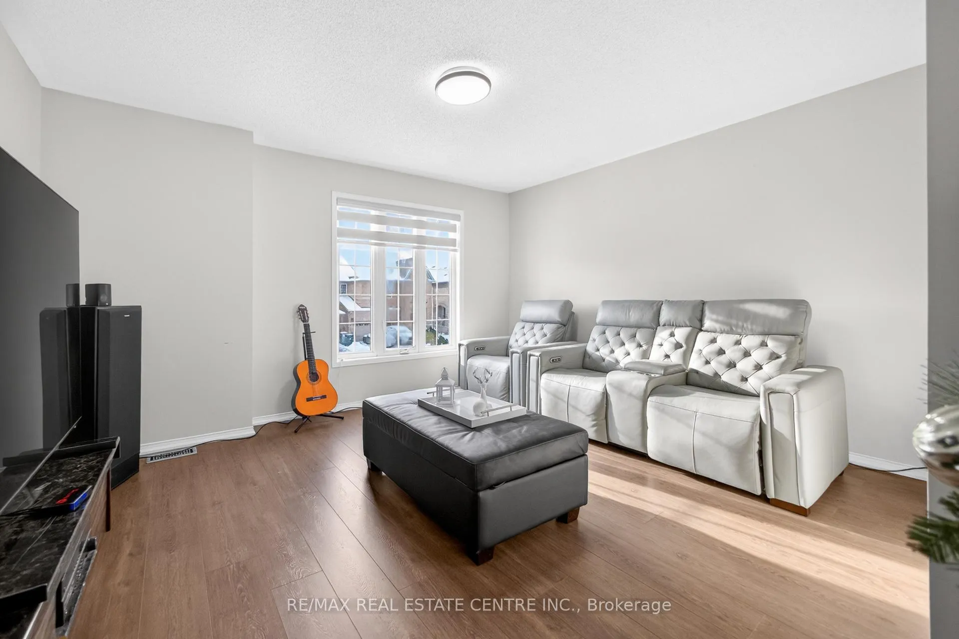 Photo 22 of 41 Sunnyview Road, Brampton, Fletcher's Meadow — HOMEH