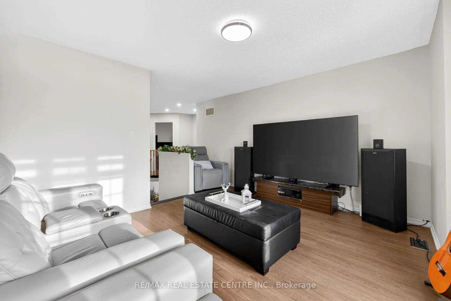 Photo 24 of 41 Sunnyview Road, Brampton, Fletcher's Meadow — HOMEH