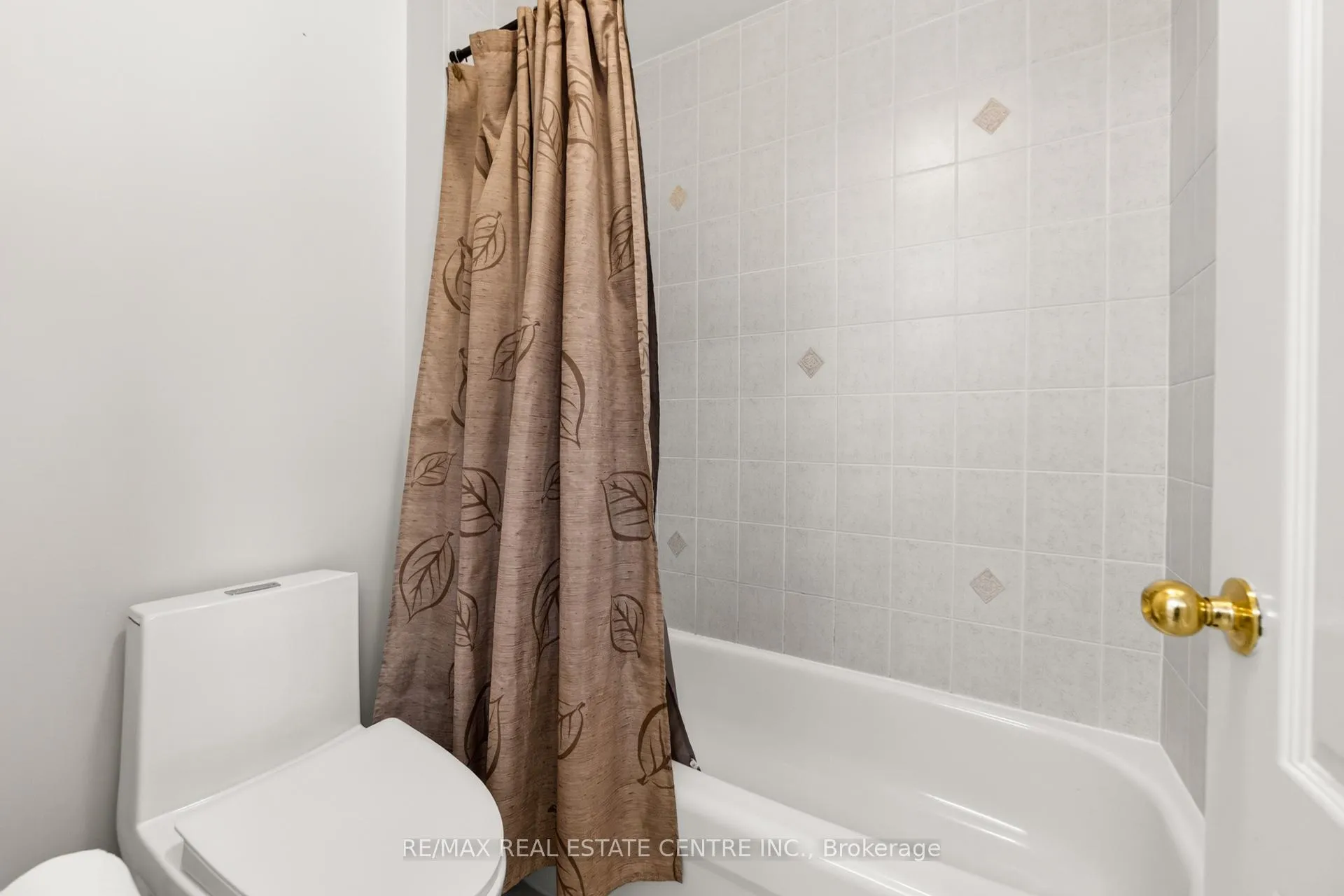 Photo 35 of 41 Sunnyview Road, Brampton, Fletcher's Meadow — HOMEH
