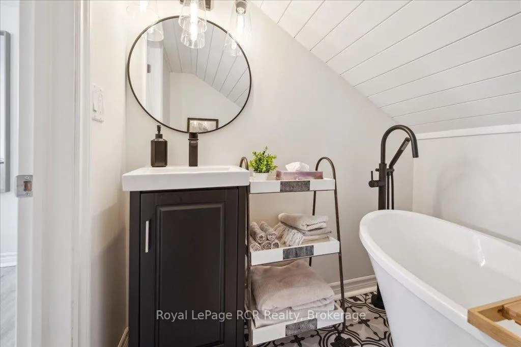 Photo 40 of 204 Durham Street E, Wellington North, Mount Forest — HOMEH