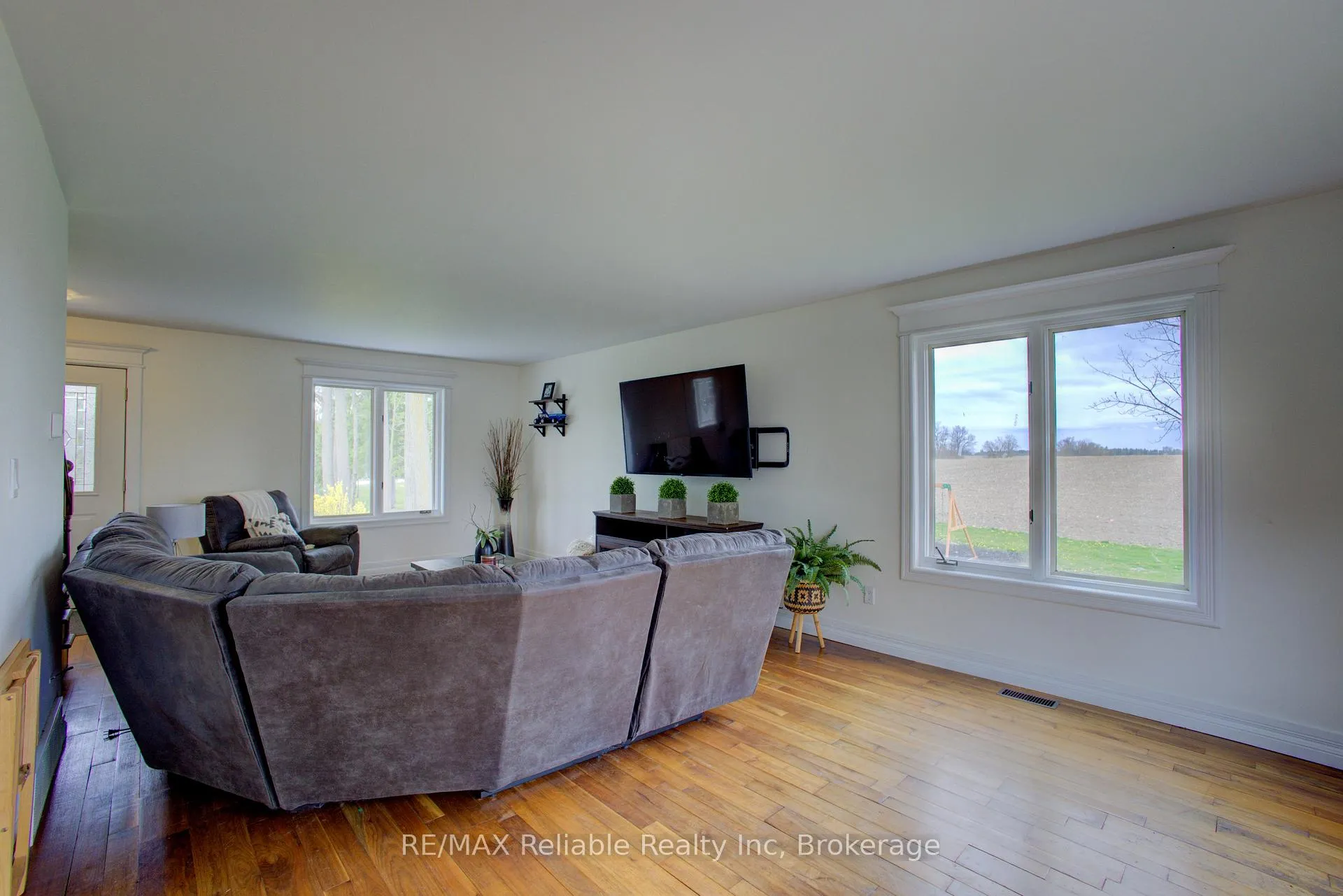 Photo 9 of 77260 Kinburn Line, Huron East, Seaforth — HOMEH