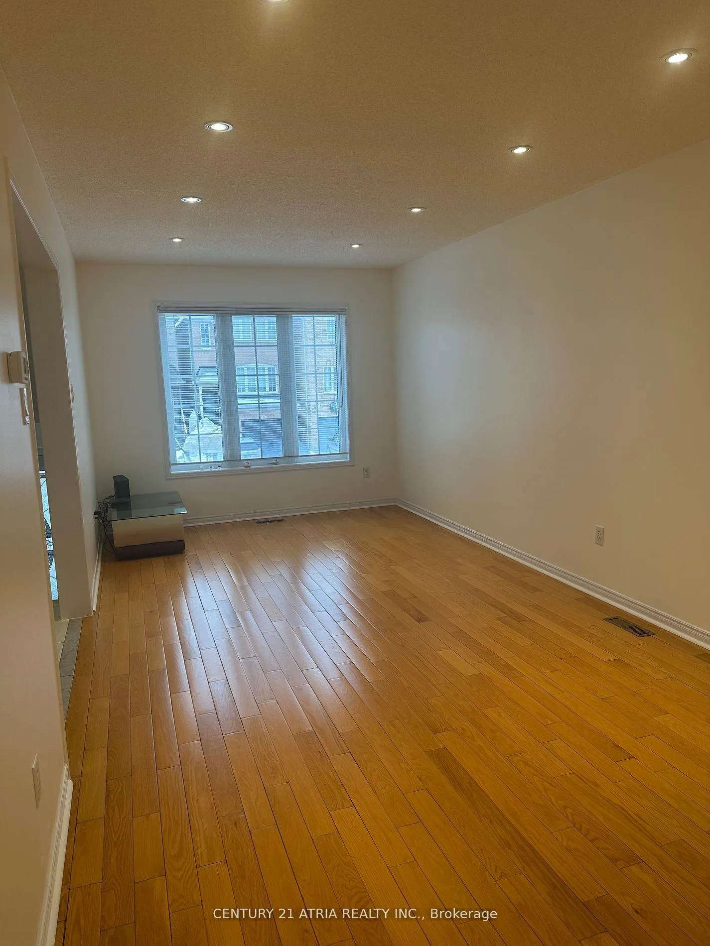 Photo 2 of 18 Yellowood Circle, Vaughan, Patterson — HOMEH