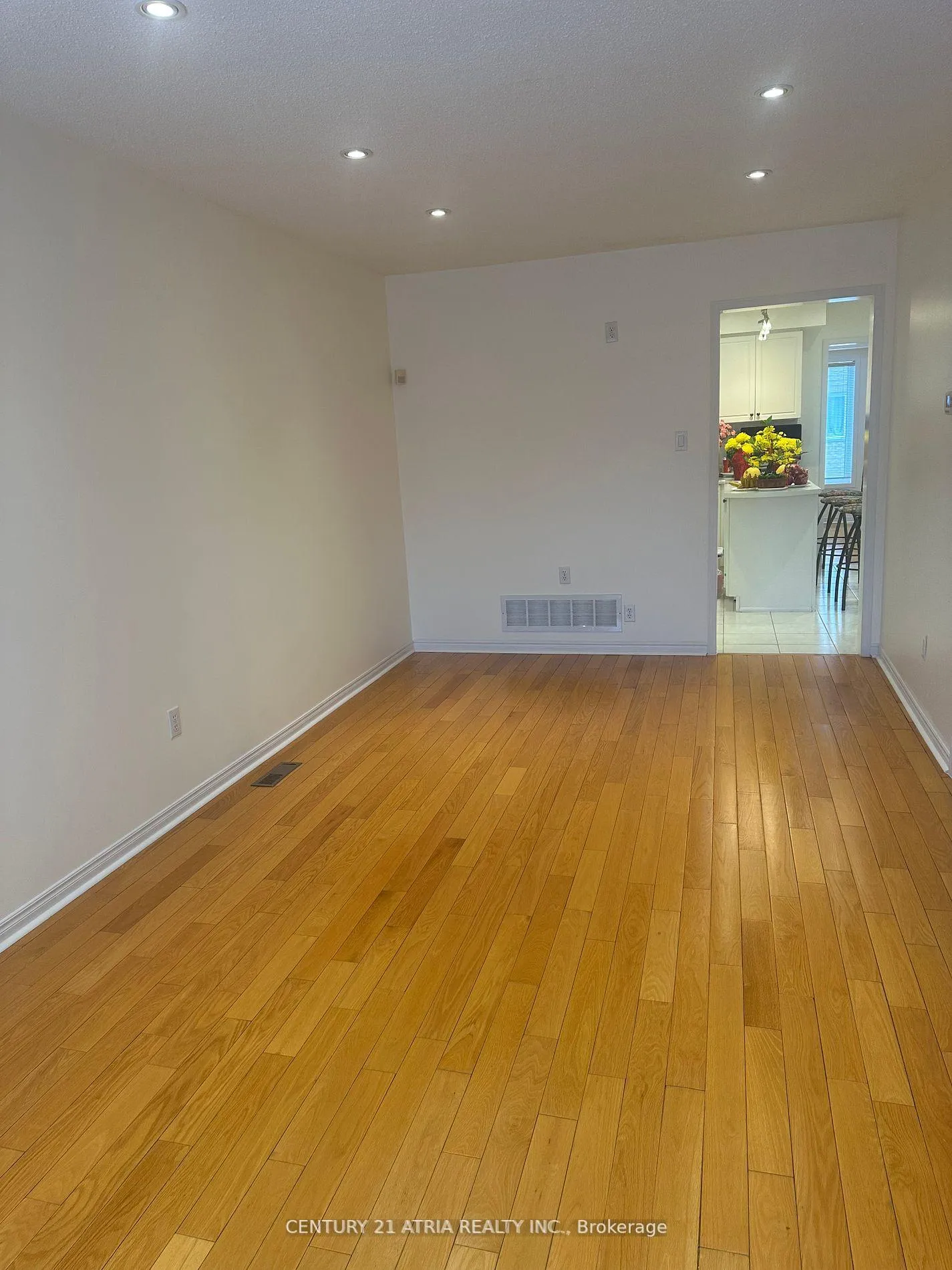 Photo 3 of 18 Yellowood Circle, Vaughan, Patterson — HOMEH