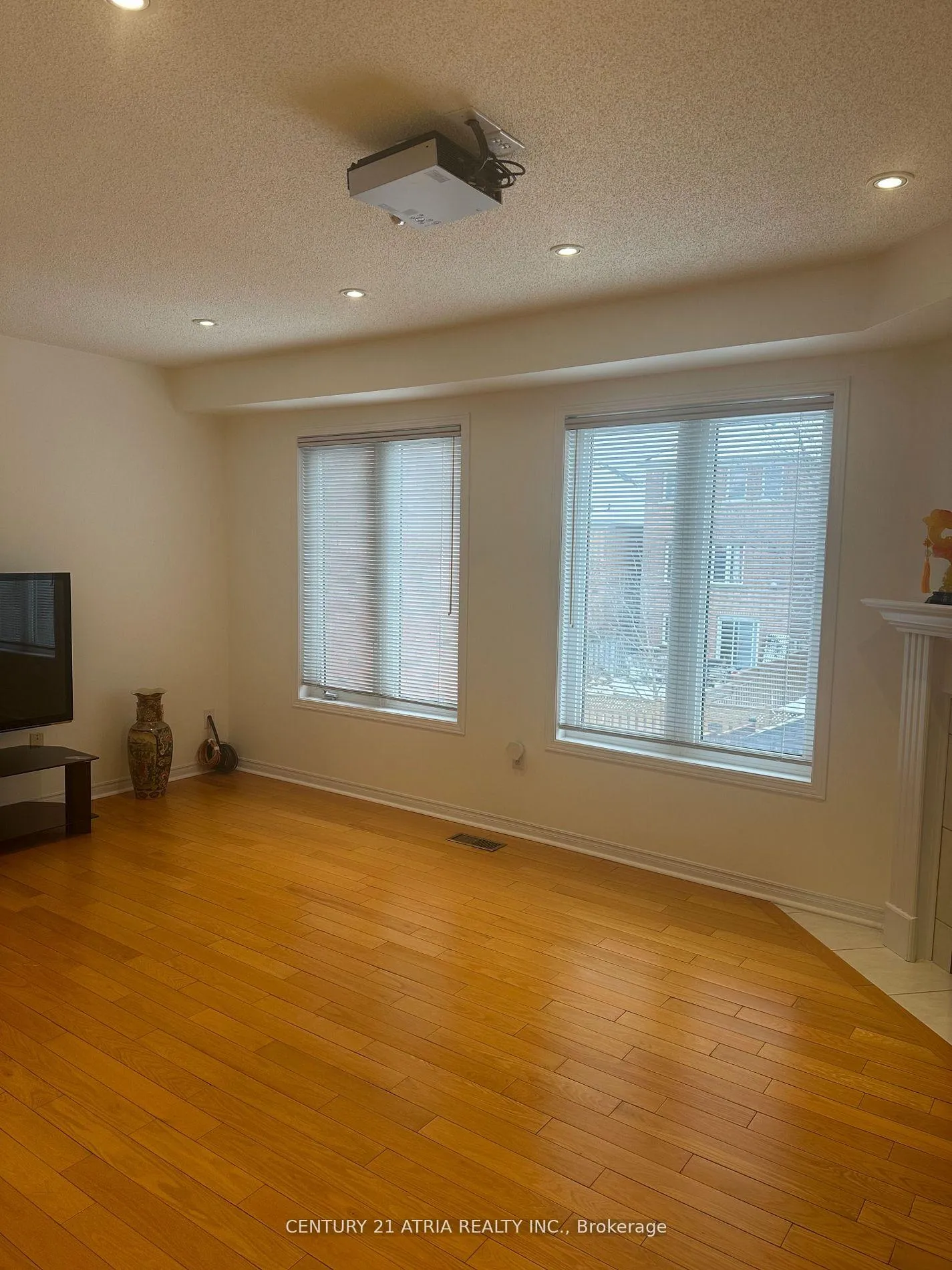 Photo 6 of 18 Yellowood Circle, Vaughan, Patterson — HOMEH