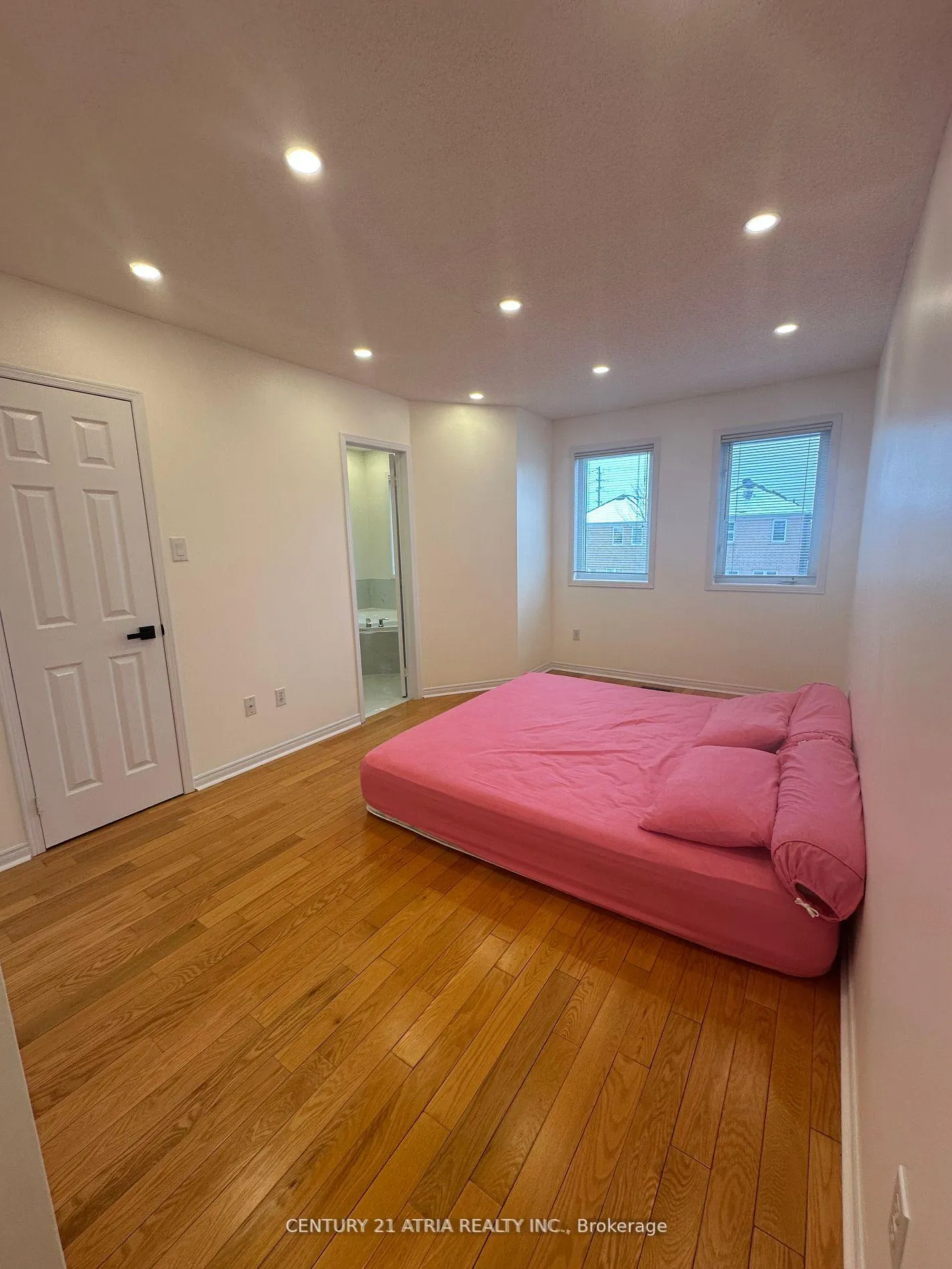 Photo 7 of 18 Yellowood Circle, Vaughan, Patterson — HOMEH