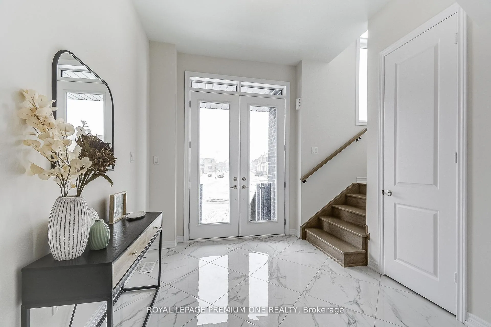 Photo 5 of 884 Plum Place, Milton, Cobban — HOMEH