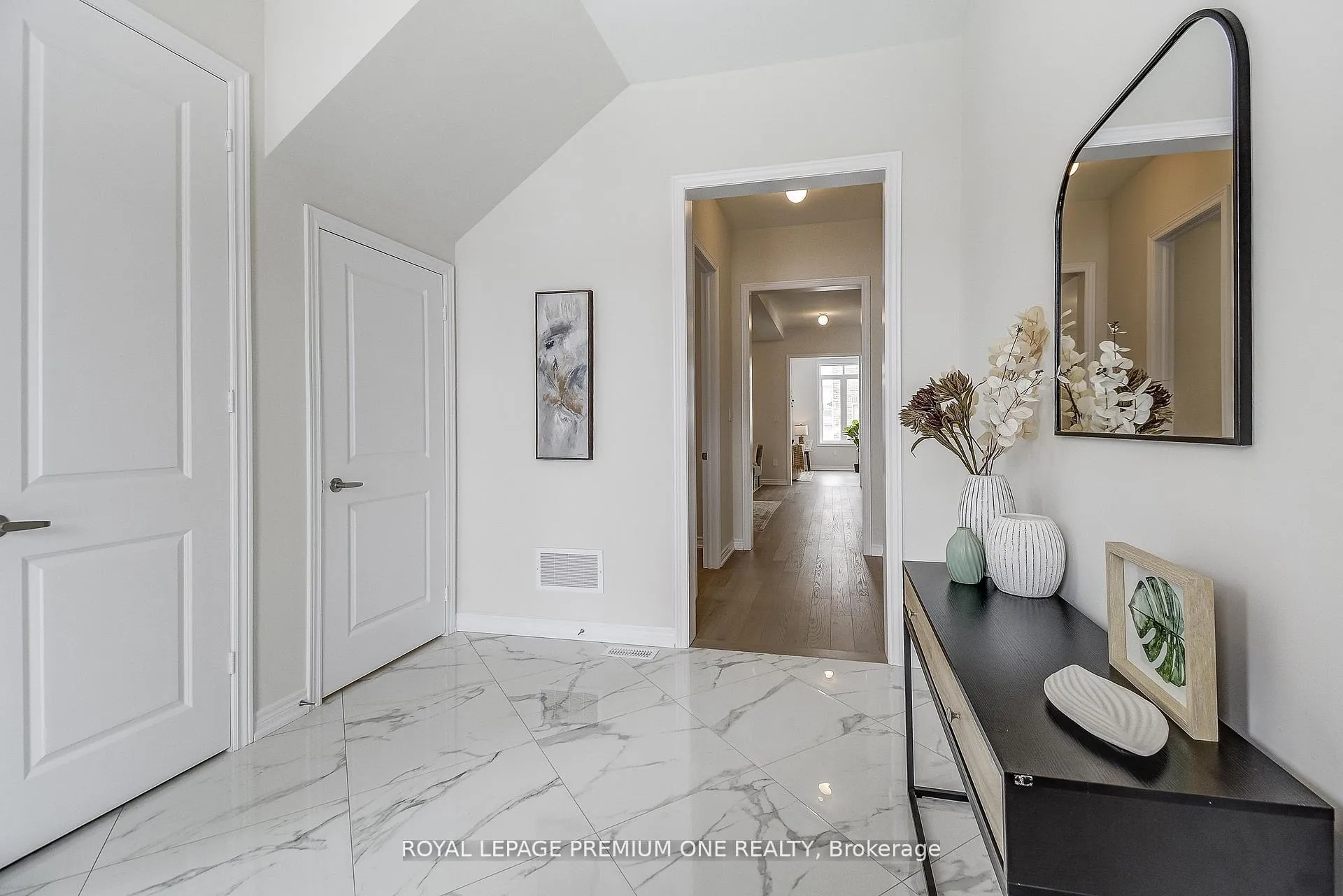 Photo 7 of 884 Plum Place, Milton, Cobban — HOMEH