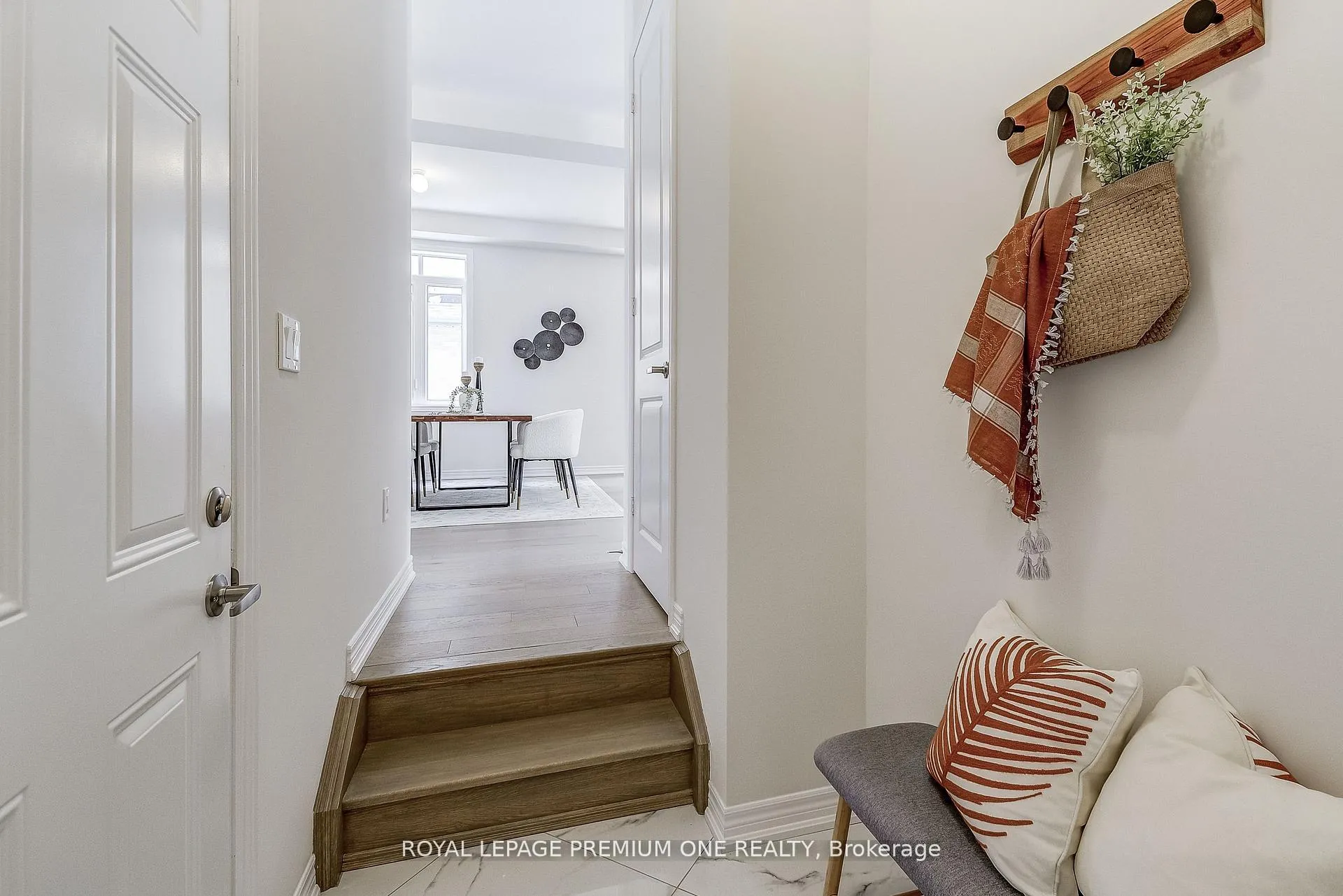 Photo 16 of 884 Plum Place, Milton, Cobban — HOMEH