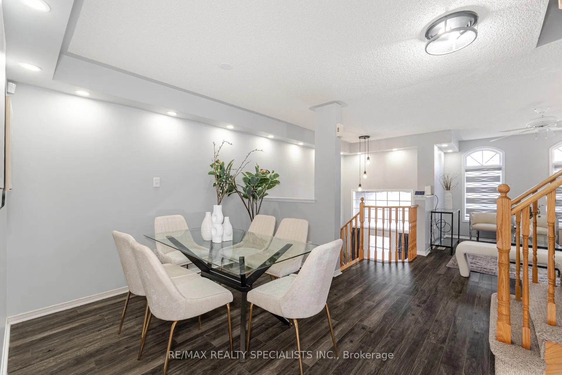 Photo 5 of 14 Bernard Avenue, Brampton, Fletcher's Creek South — HOMEH