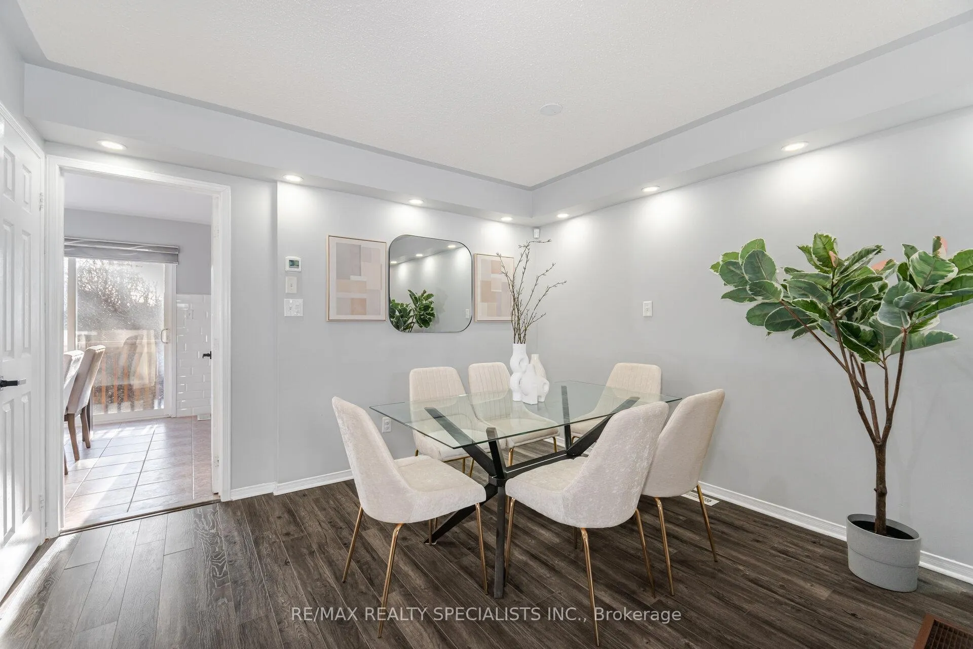 Photo 6 of 14 Bernard Avenue, Brampton, Fletcher's Creek South — HOMEH