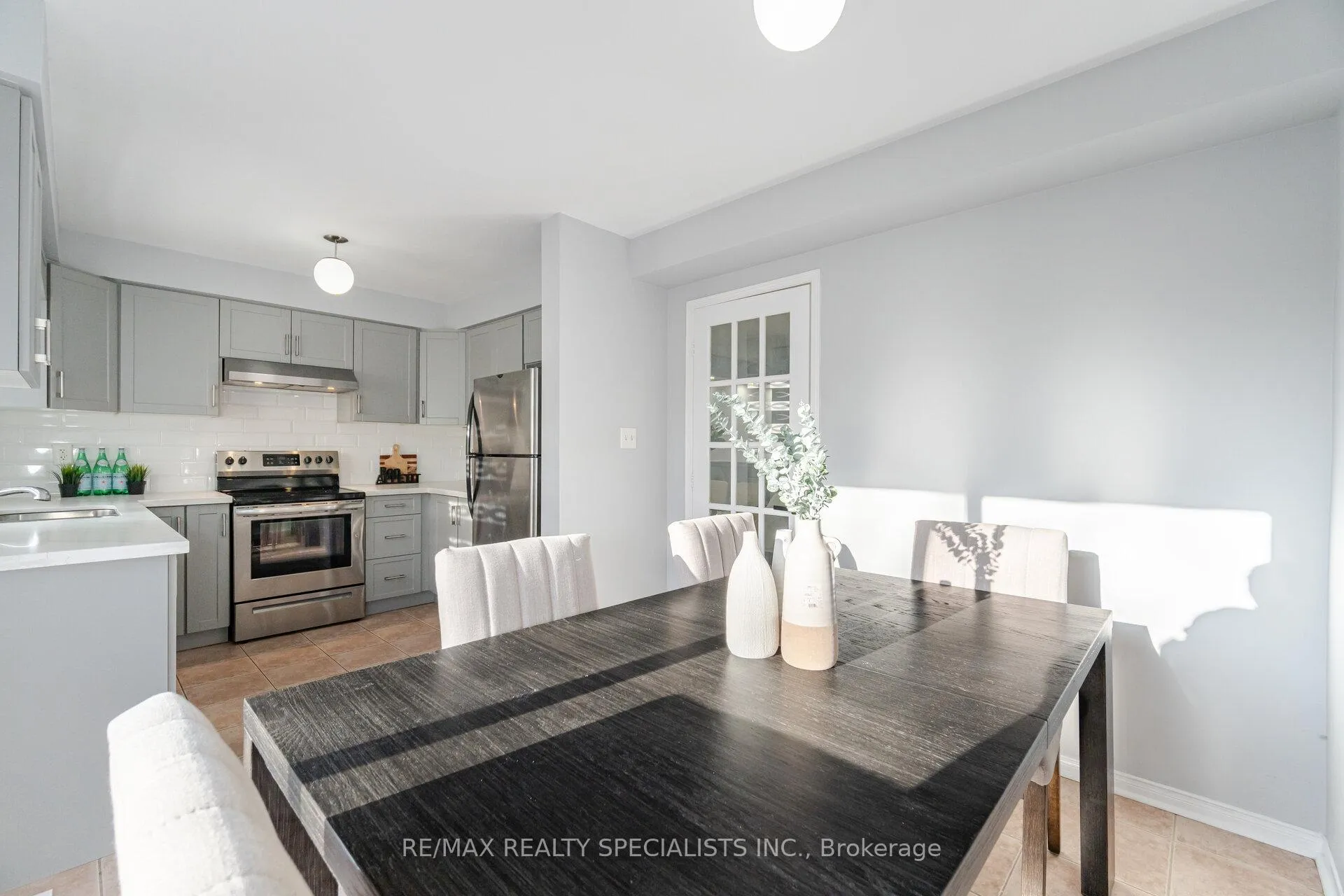 Photo 8 of 14 Bernard Avenue, Brampton, Fletcher's Creek South — HOMEH