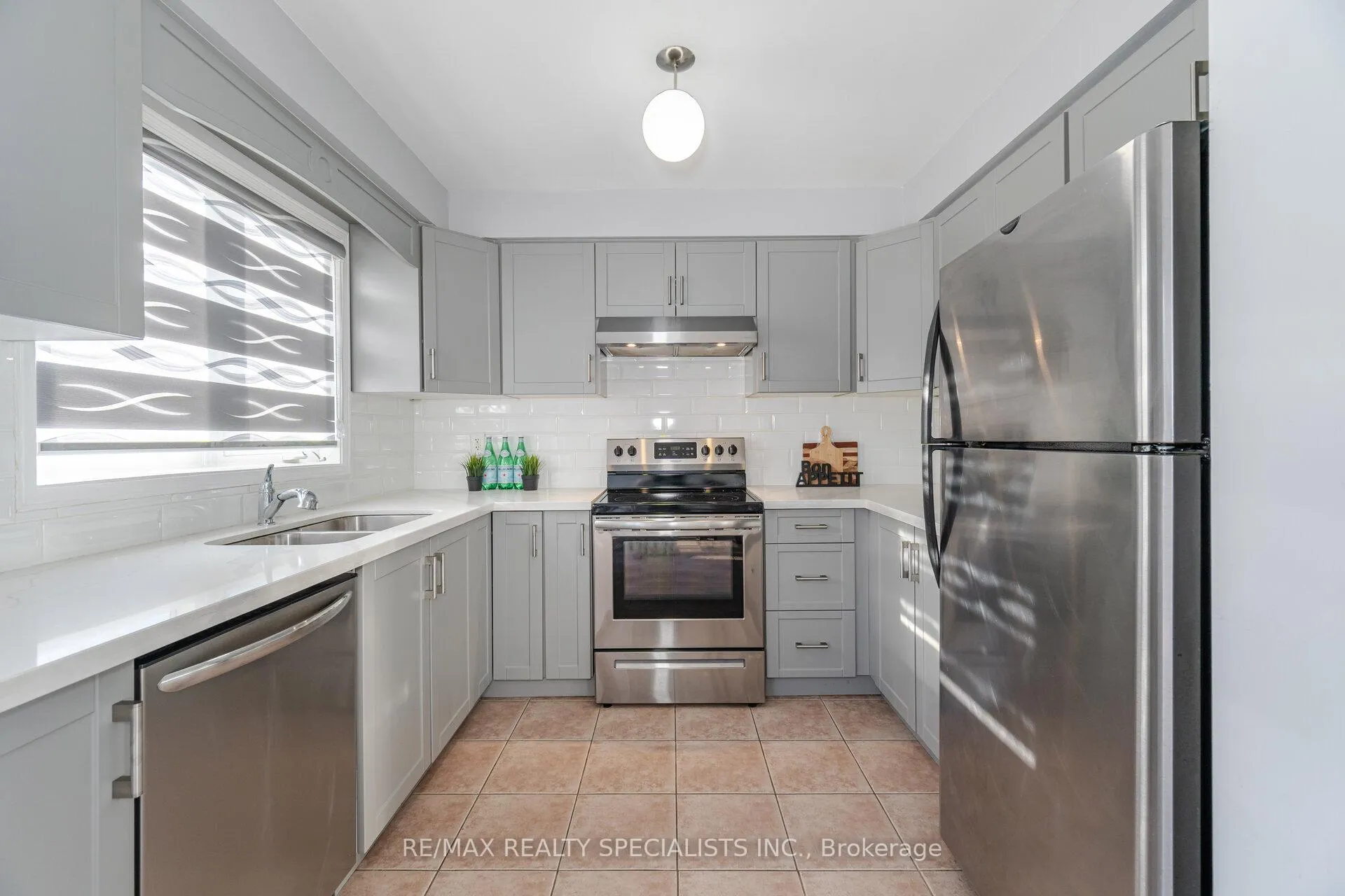 Photo 9 of 14 Bernard Avenue, Brampton, Fletcher's Creek South — HOMEH