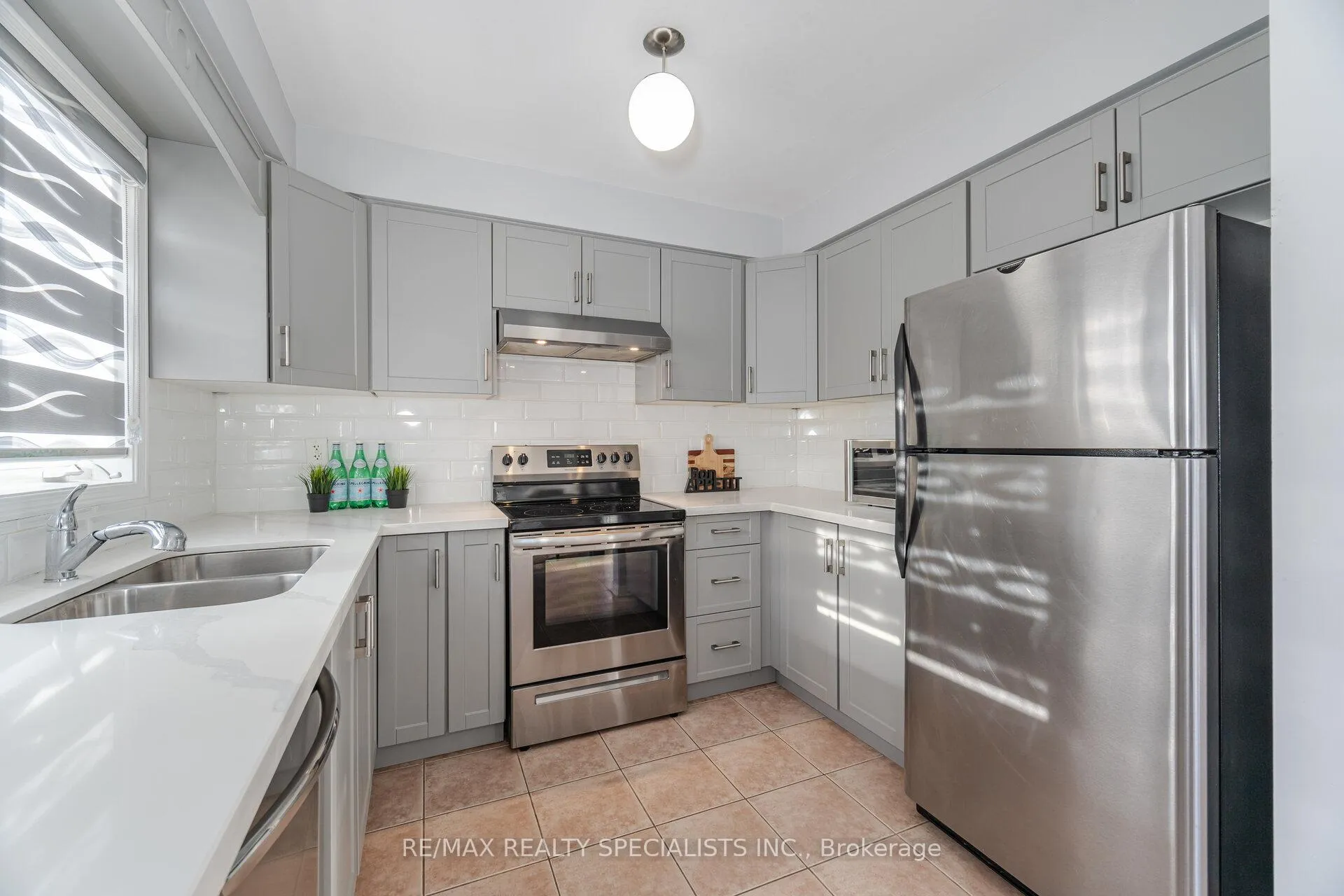 Photo 10 of 14 Bernard Avenue, Brampton, Fletcher's Creek South — HOMEH
