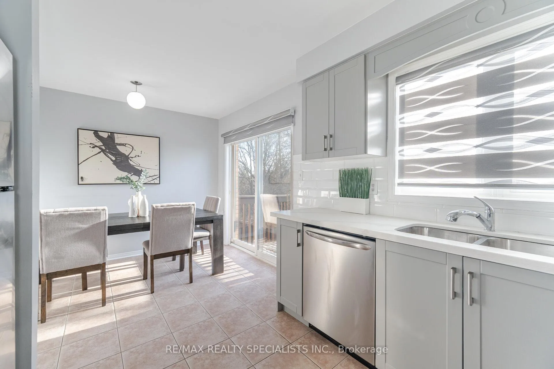 Photo 11 of 14 Bernard Avenue, Brampton, Fletcher's Creek South — HOMEH