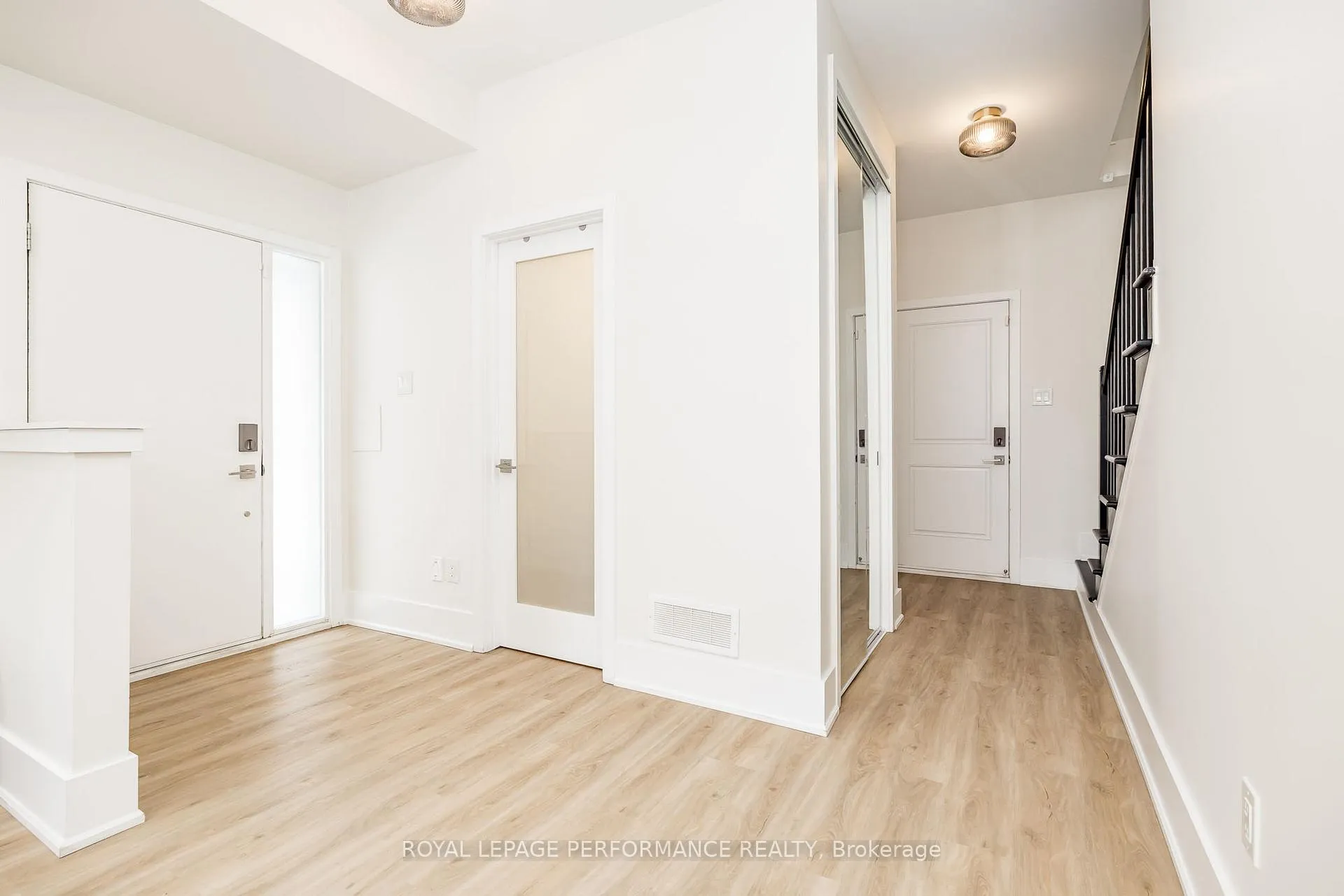 Photo 5 of 225 Makadewa Private, Ottawa, CFB Rockcliffe and Area — HOMEH