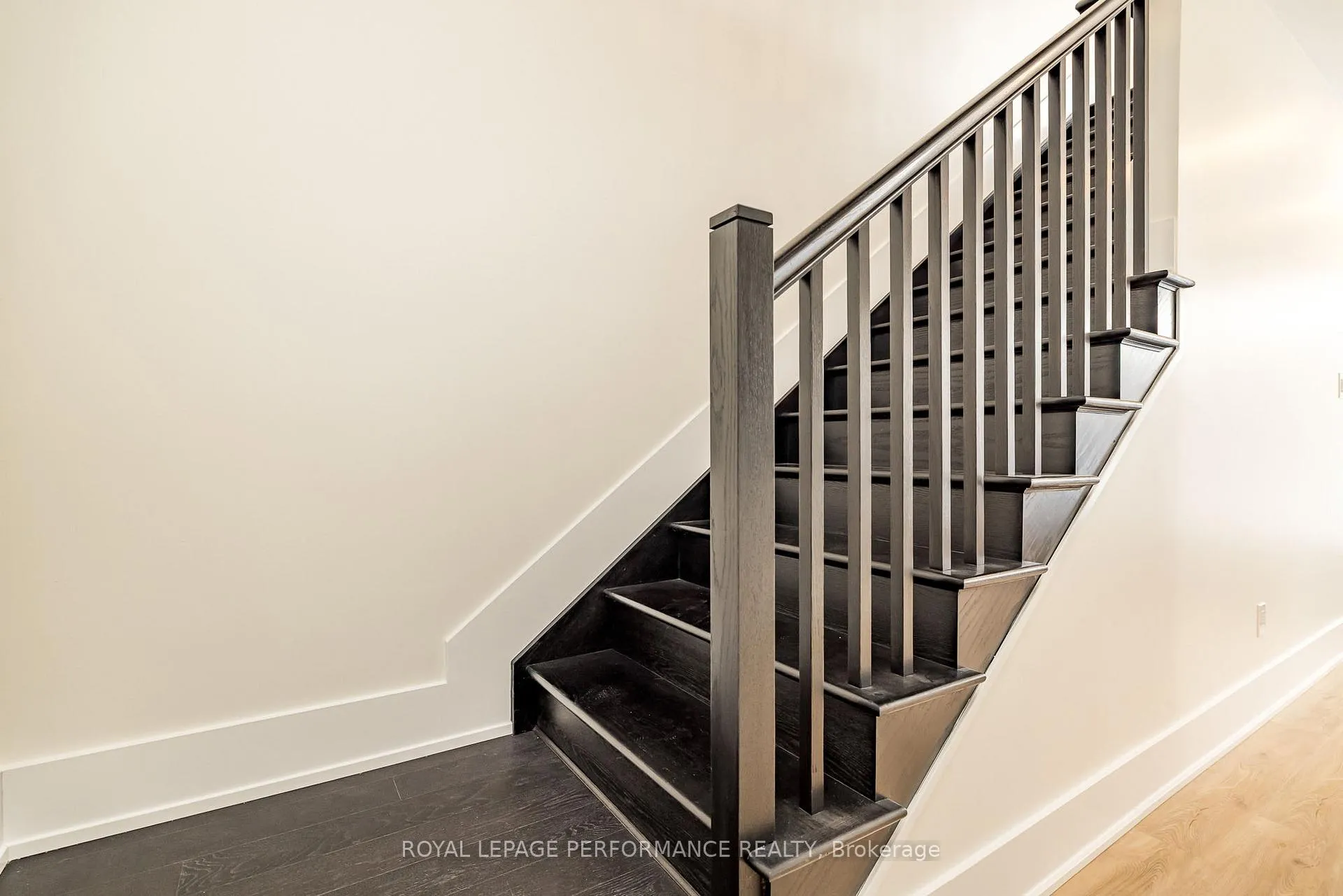 Photo 8 of 225 Makadewa Private, Ottawa, CFB Rockcliffe and Area — HOMEH