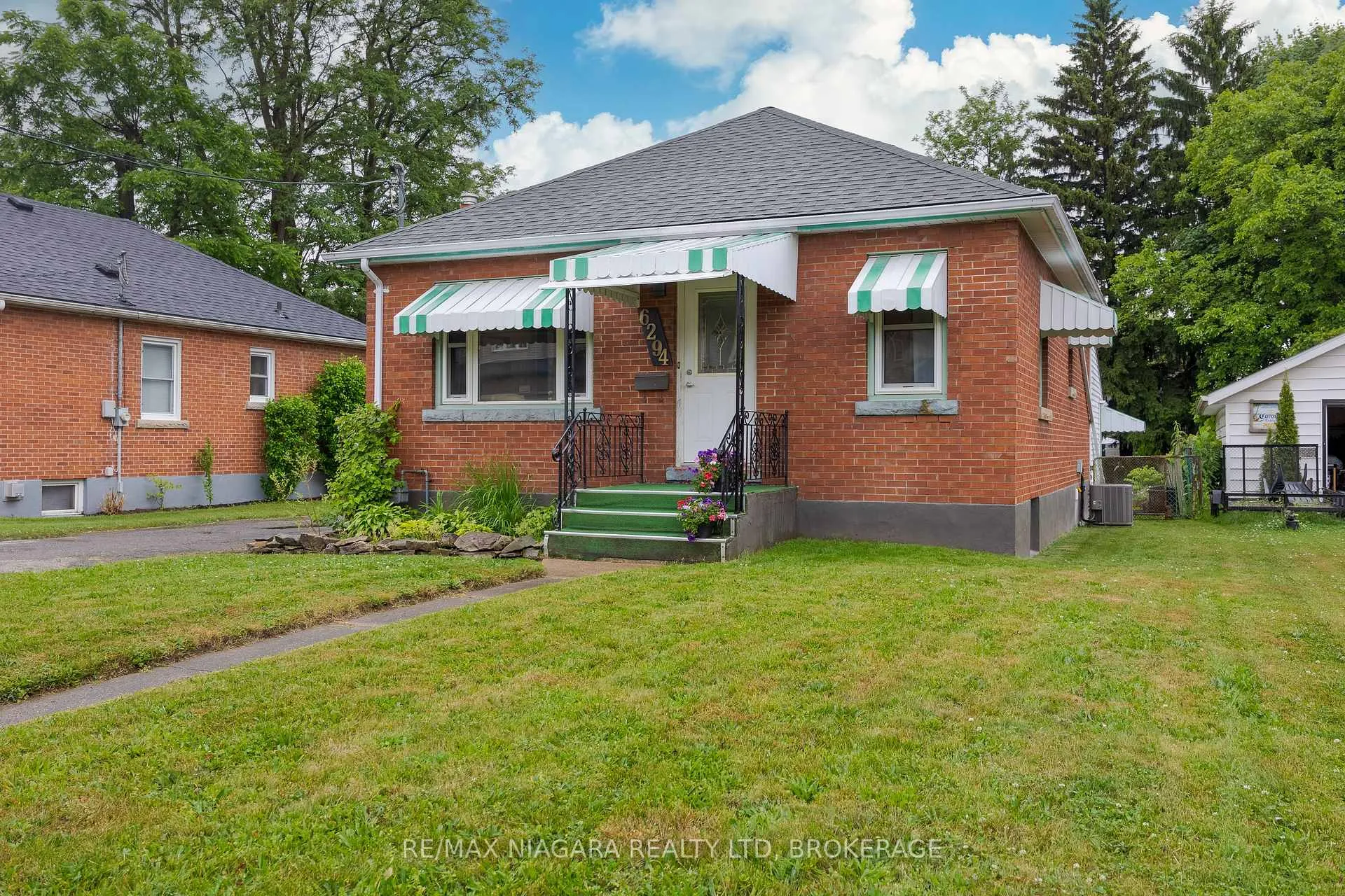 Photo 1 of 6294 Murray Street, Niagara Falls, Dorchester — HOMEH