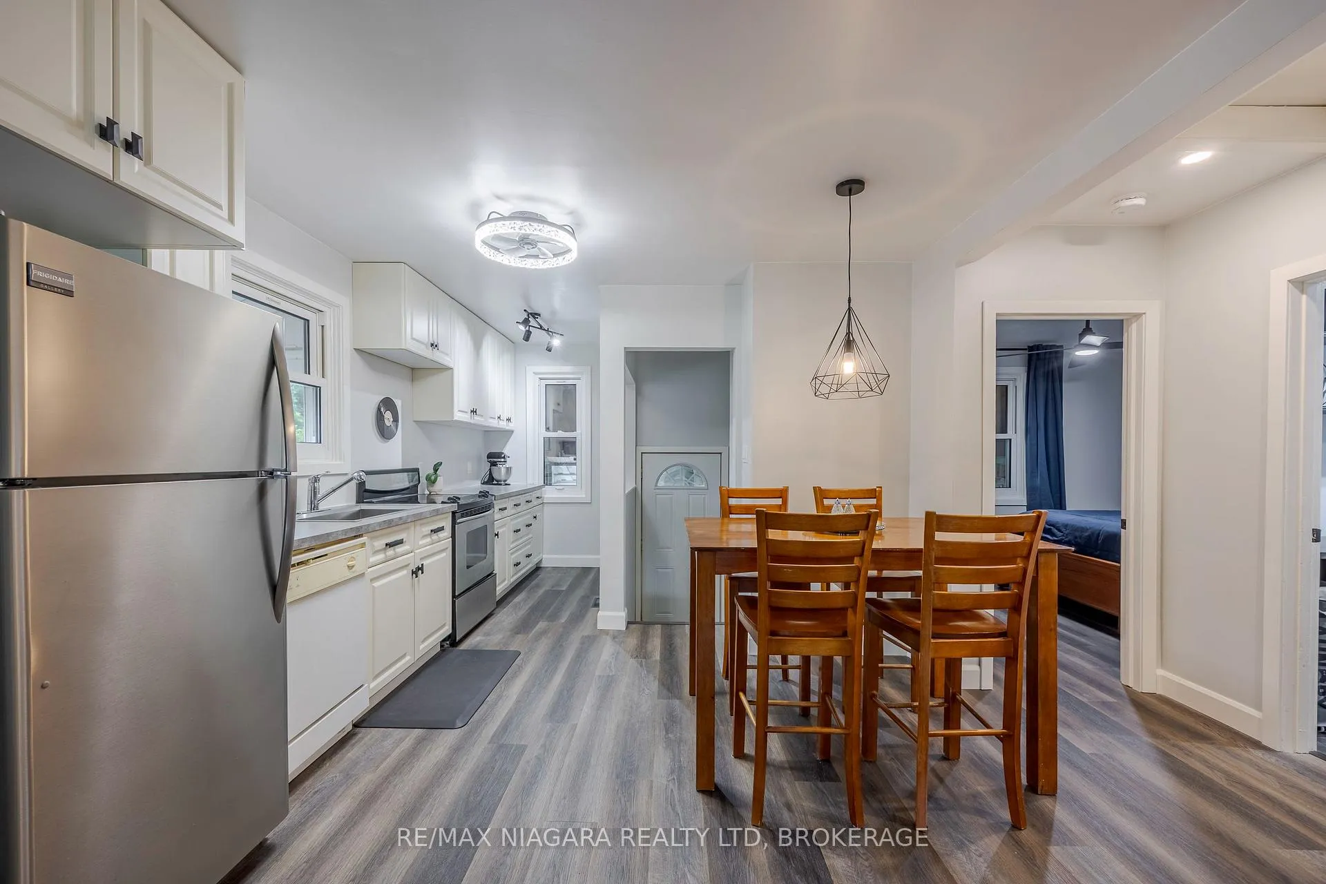 Photo 5 of 6294 Murray Street, Niagara Falls, Dorchester — HOMEH