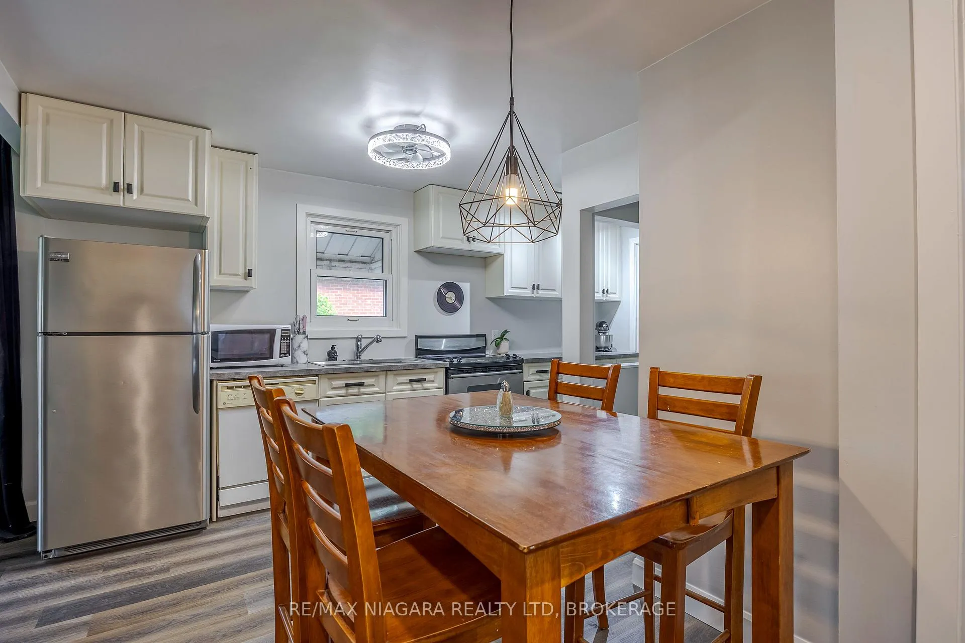 Photo 6 of 6294 Murray Street, Niagara Falls, Dorchester — HOMEH