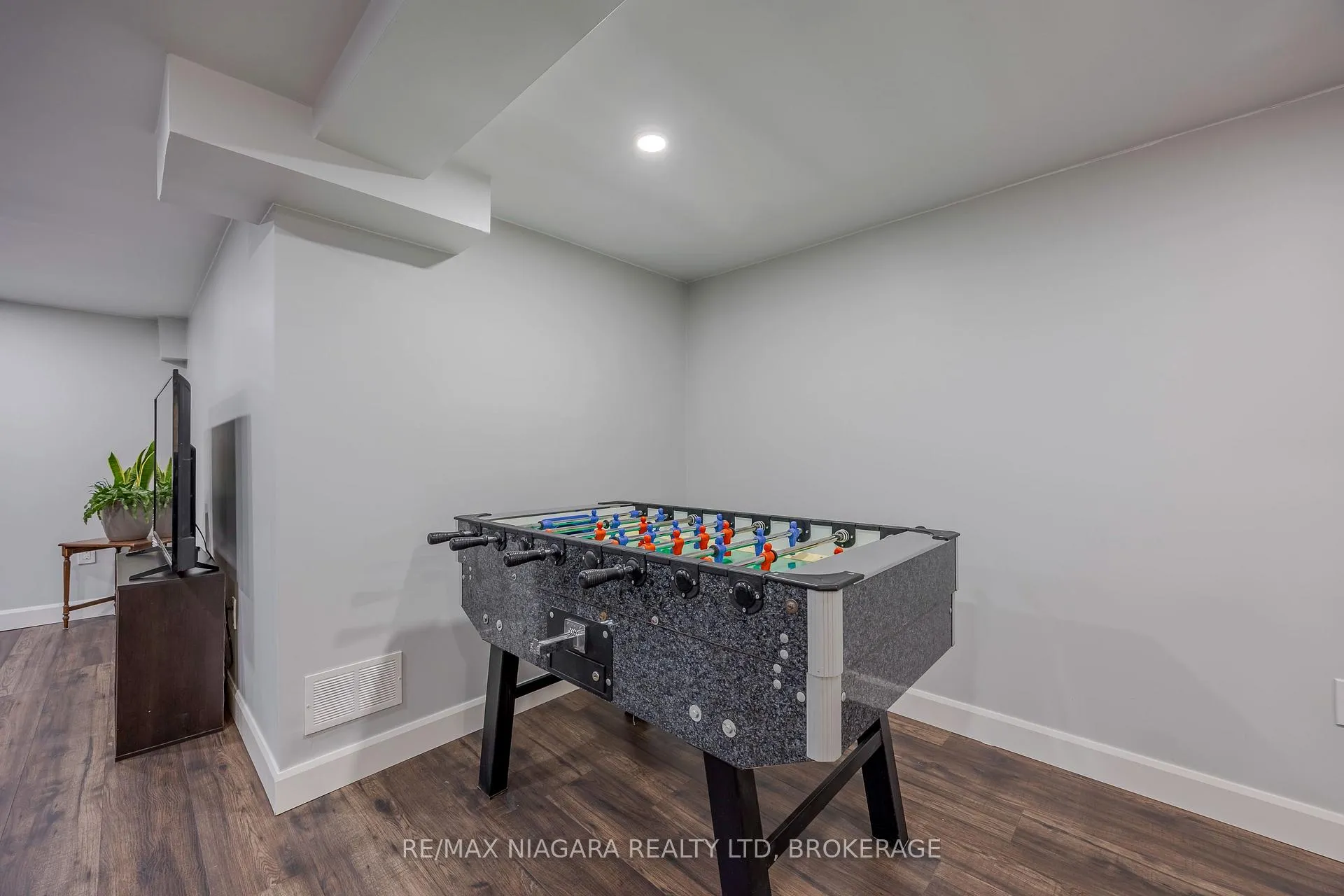 Photo 19 of 6294 Murray Street, Niagara Falls, Dorchester — HOMEH