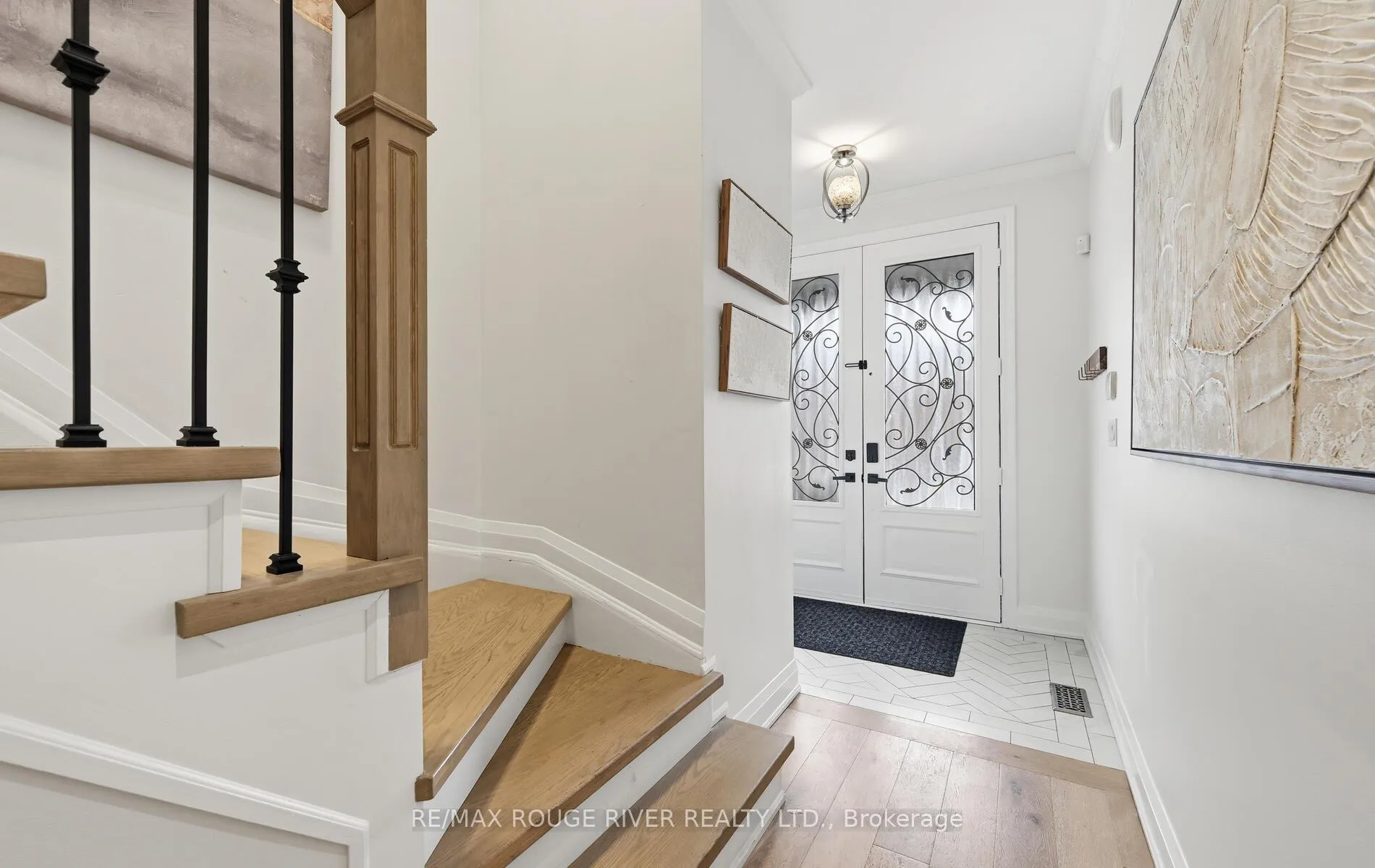 Photo 4 of 15 Woolacott Lane, Clarington, Bowmanville — HOMEH