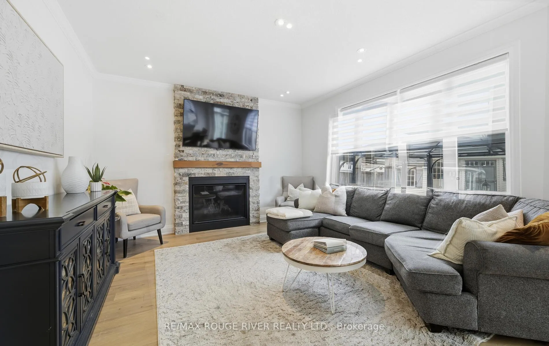 Photo 9 of 15 Woolacott Lane, Clarington, Bowmanville — HOMEH