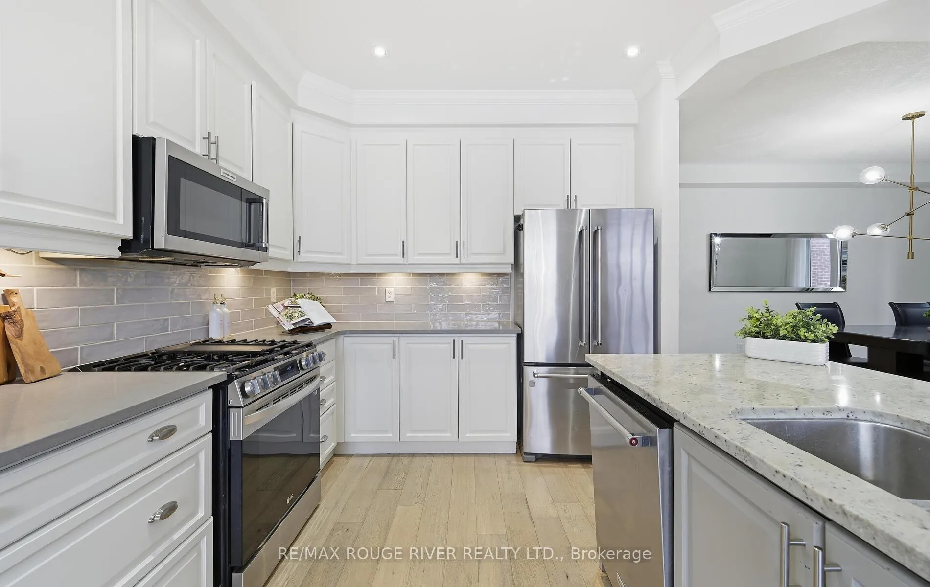 Photo 17 of 15 Woolacott Lane, Clarington, Bowmanville — HOMEH