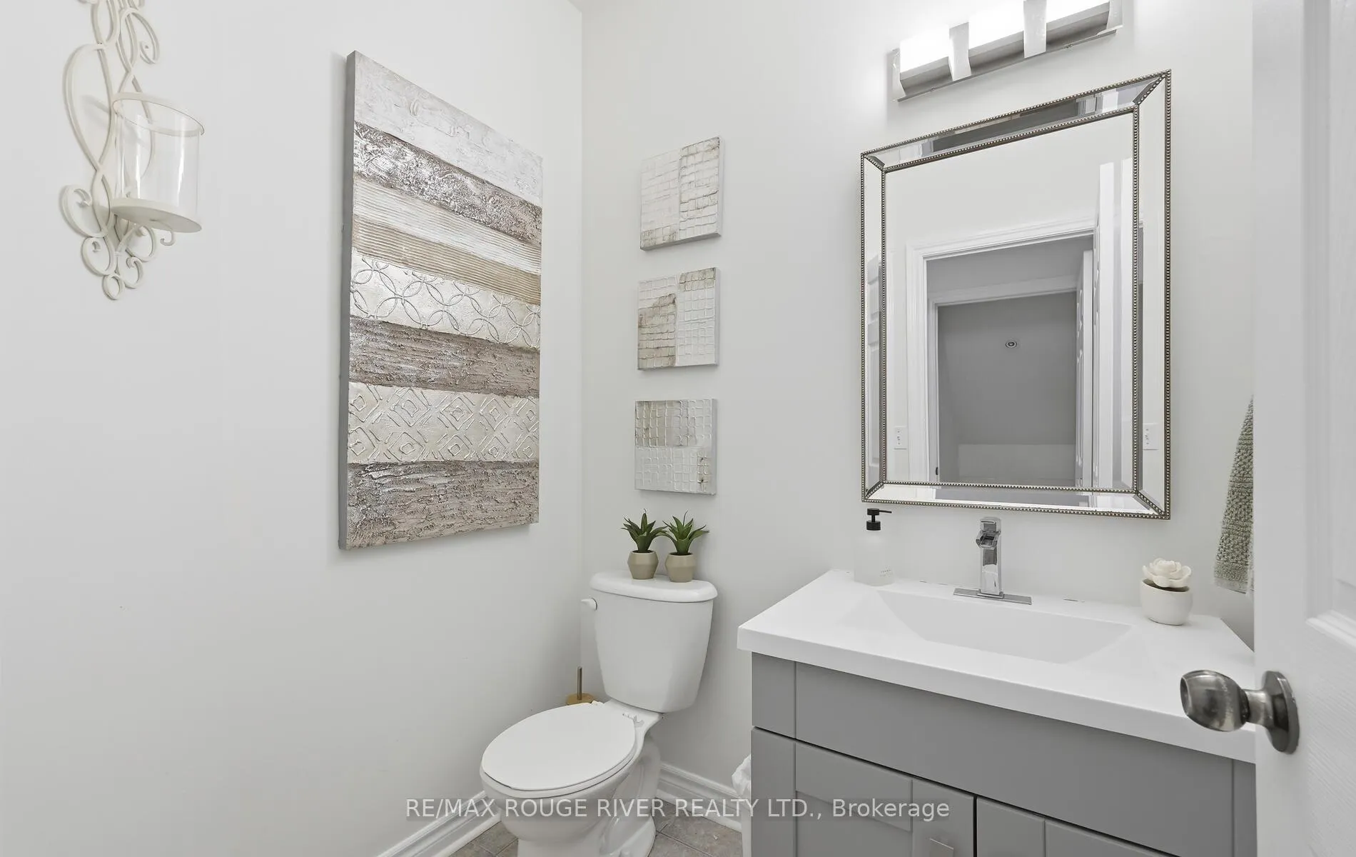 Photo 19 of 15 Woolacott Lane, Clarington, Bowmanville — HOMEH