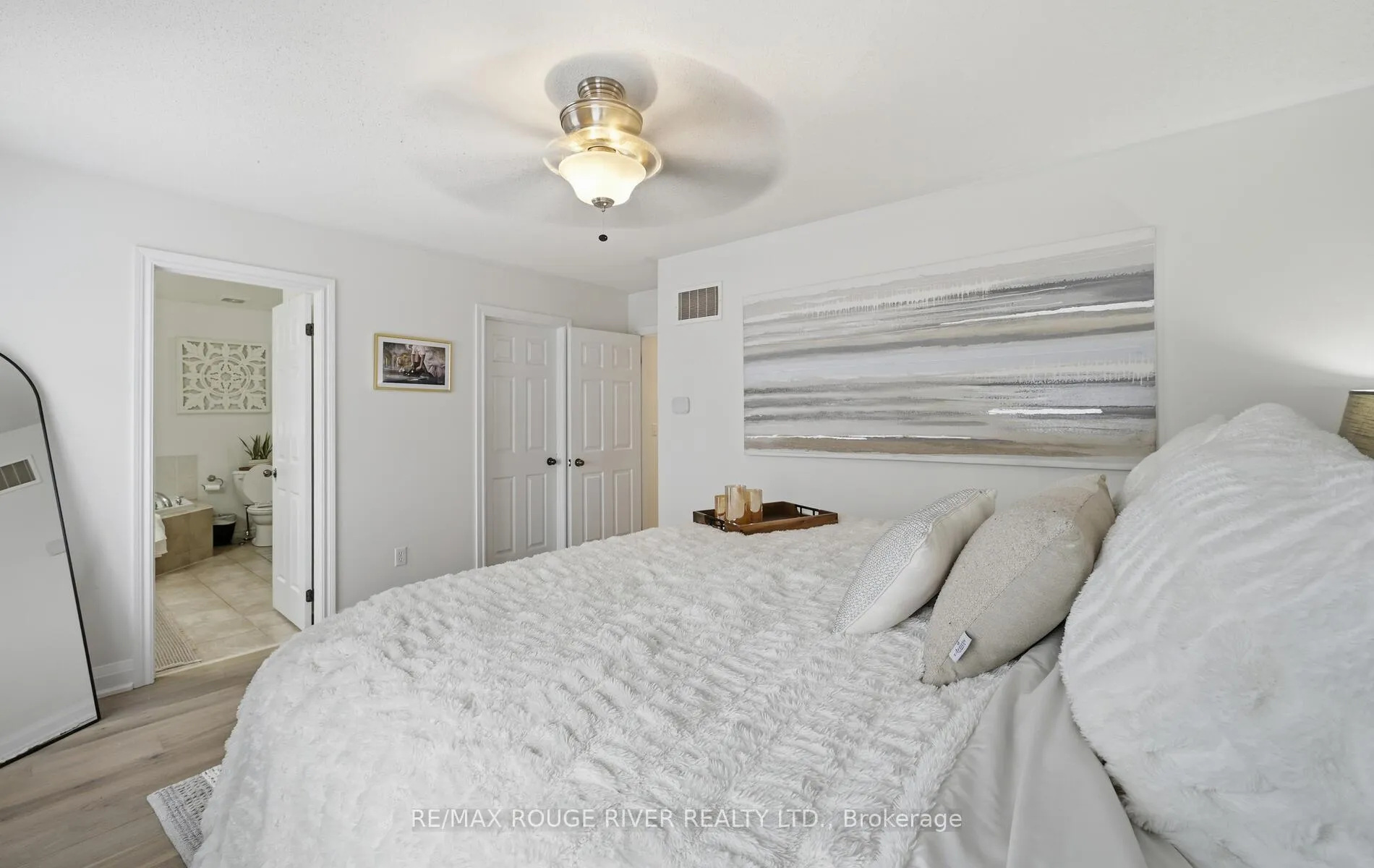 Photo 21 of 15 Woolacott Lane, Clarington, Bowmanville — HOMEH