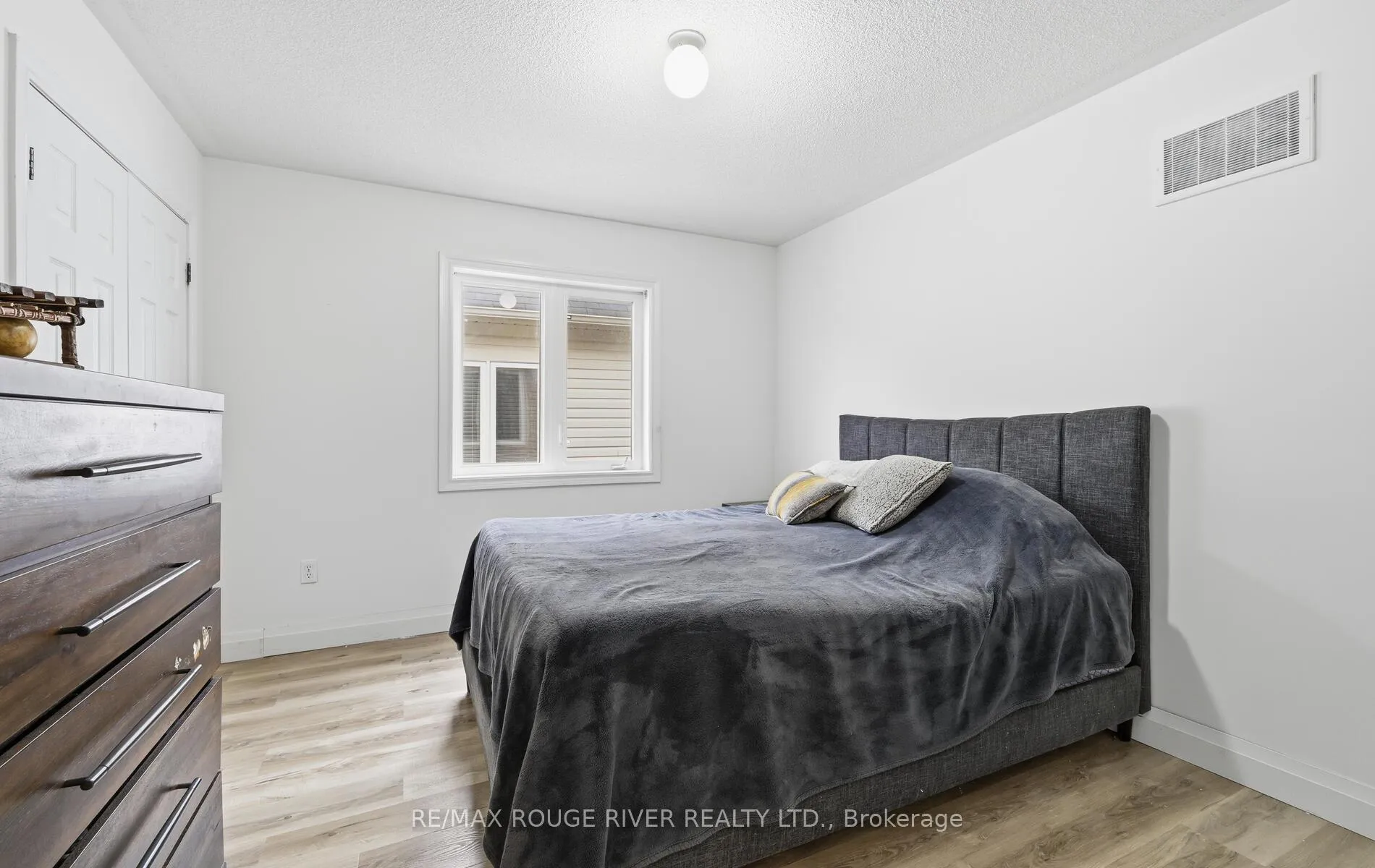 Photo 27 of 15 Woolacott Lane, Clarington, Bowmanville — HOMEH