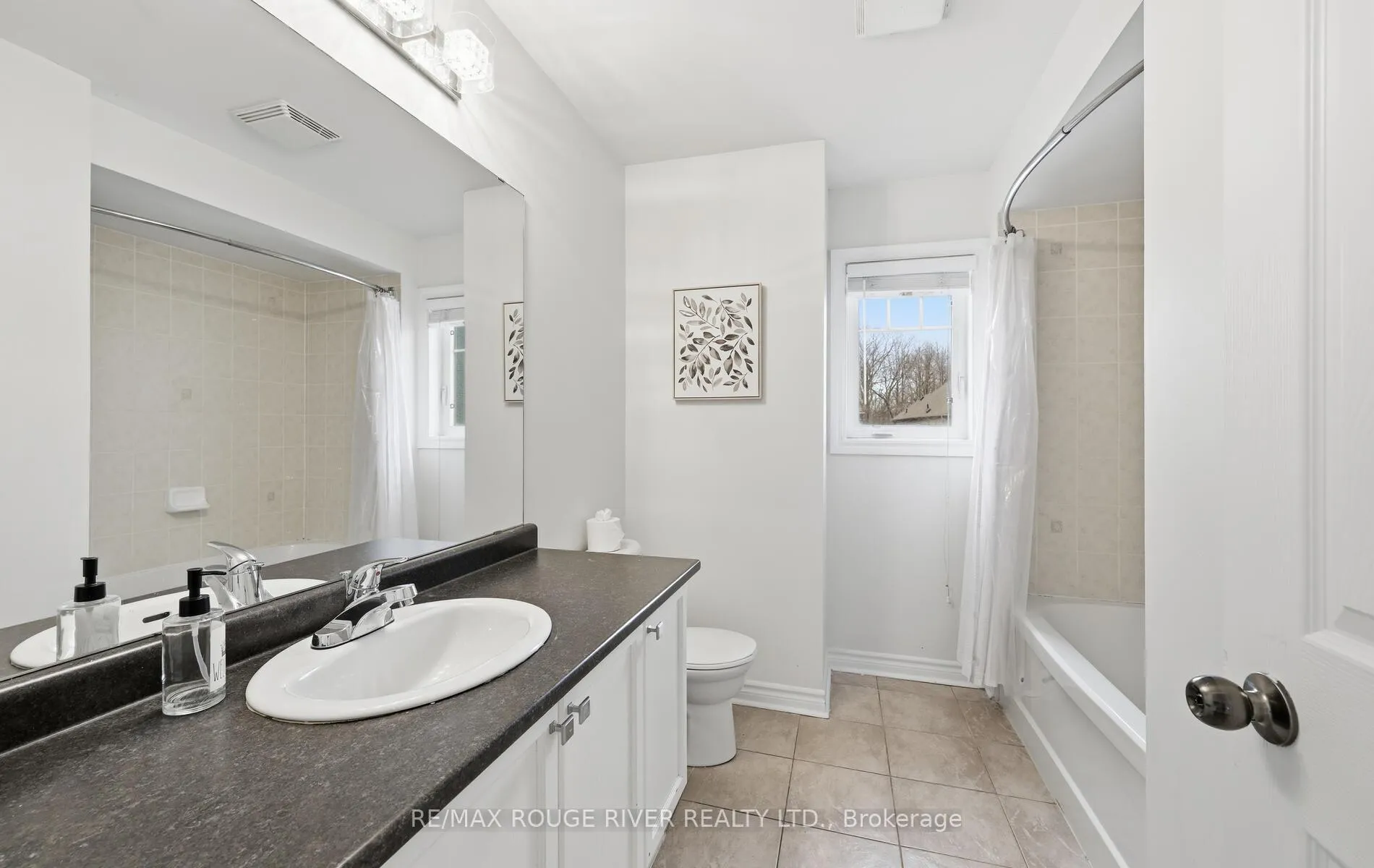 Photo 29 of 15 Woolacott Lane, Clarington, Bowmanville — HOMEH