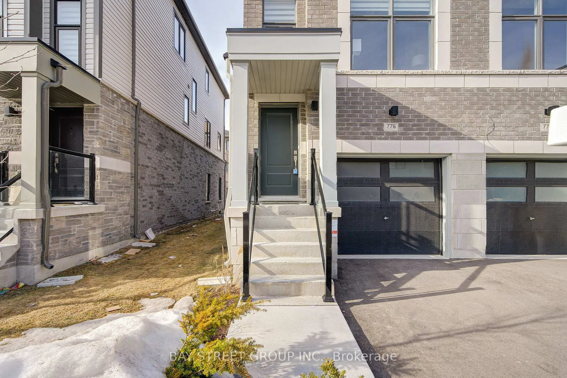 Photo 3 of 776 Kootenay Path, Oshawa, Donevan — HOMEH