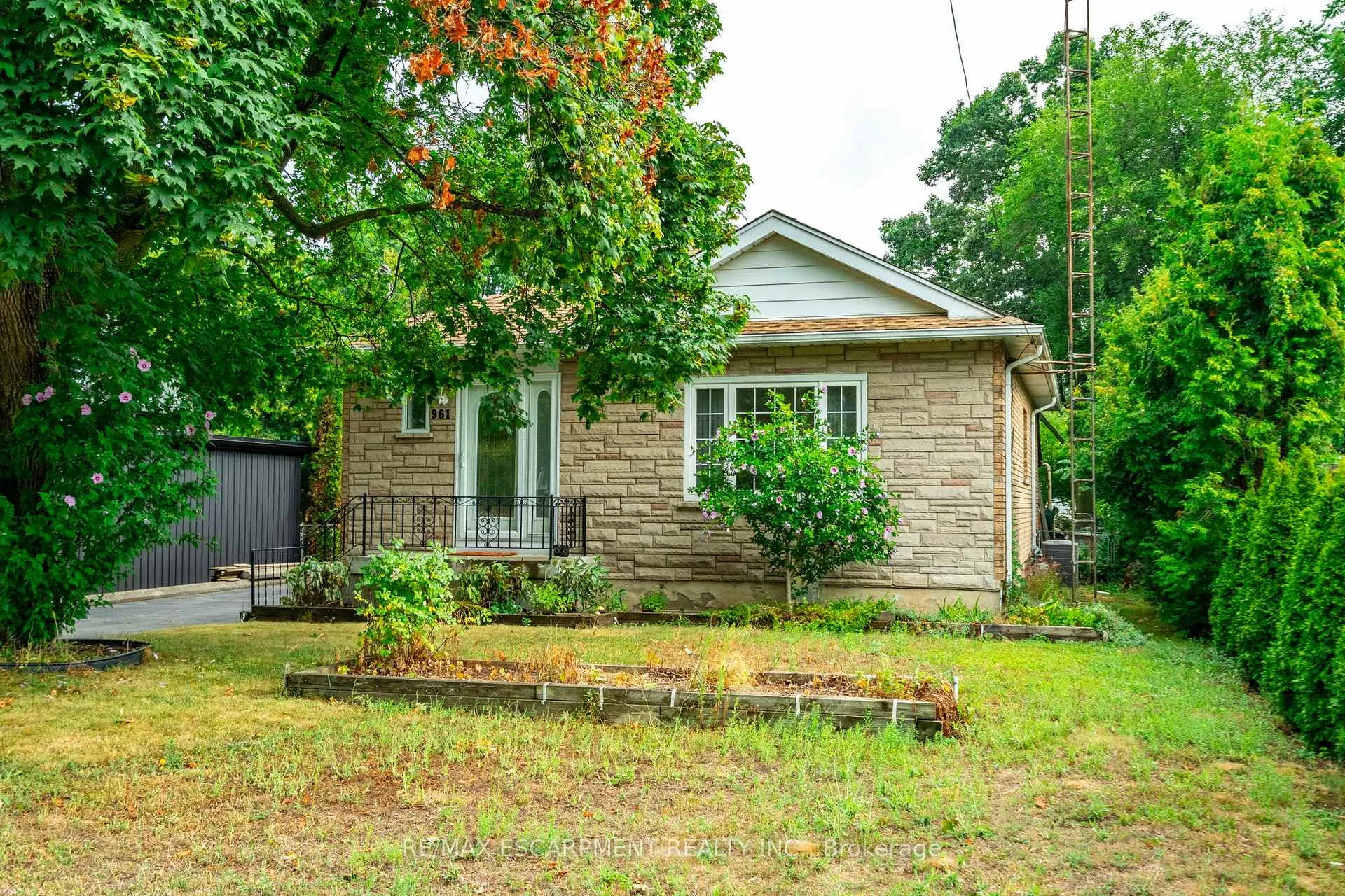 Photo 1 of 961 Danforth Avenue, Burlington, Bayview — HOMEH