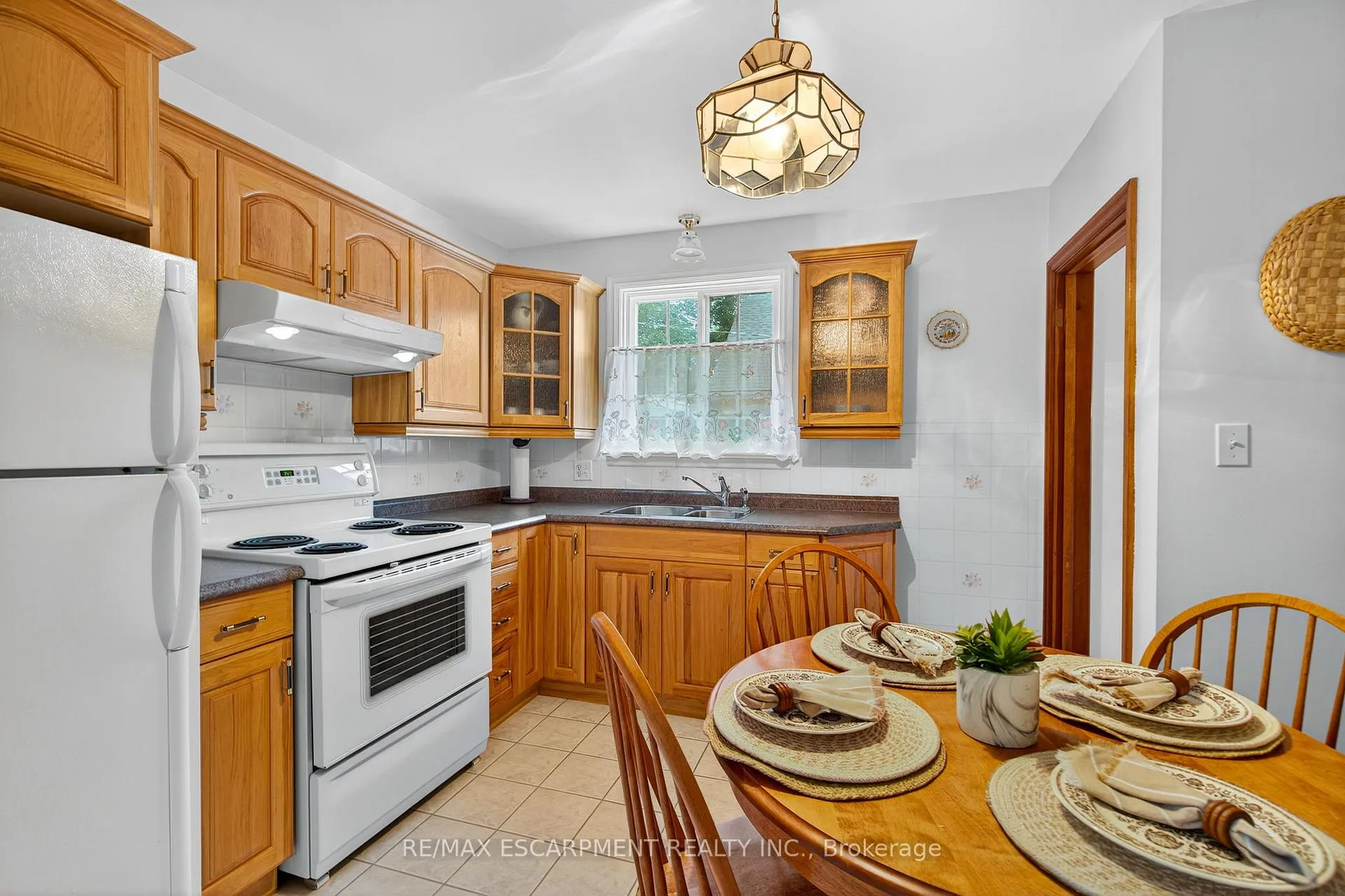 Photo 12 of 961 Danforth Avenue, Burlington, Bayview — HOMEH