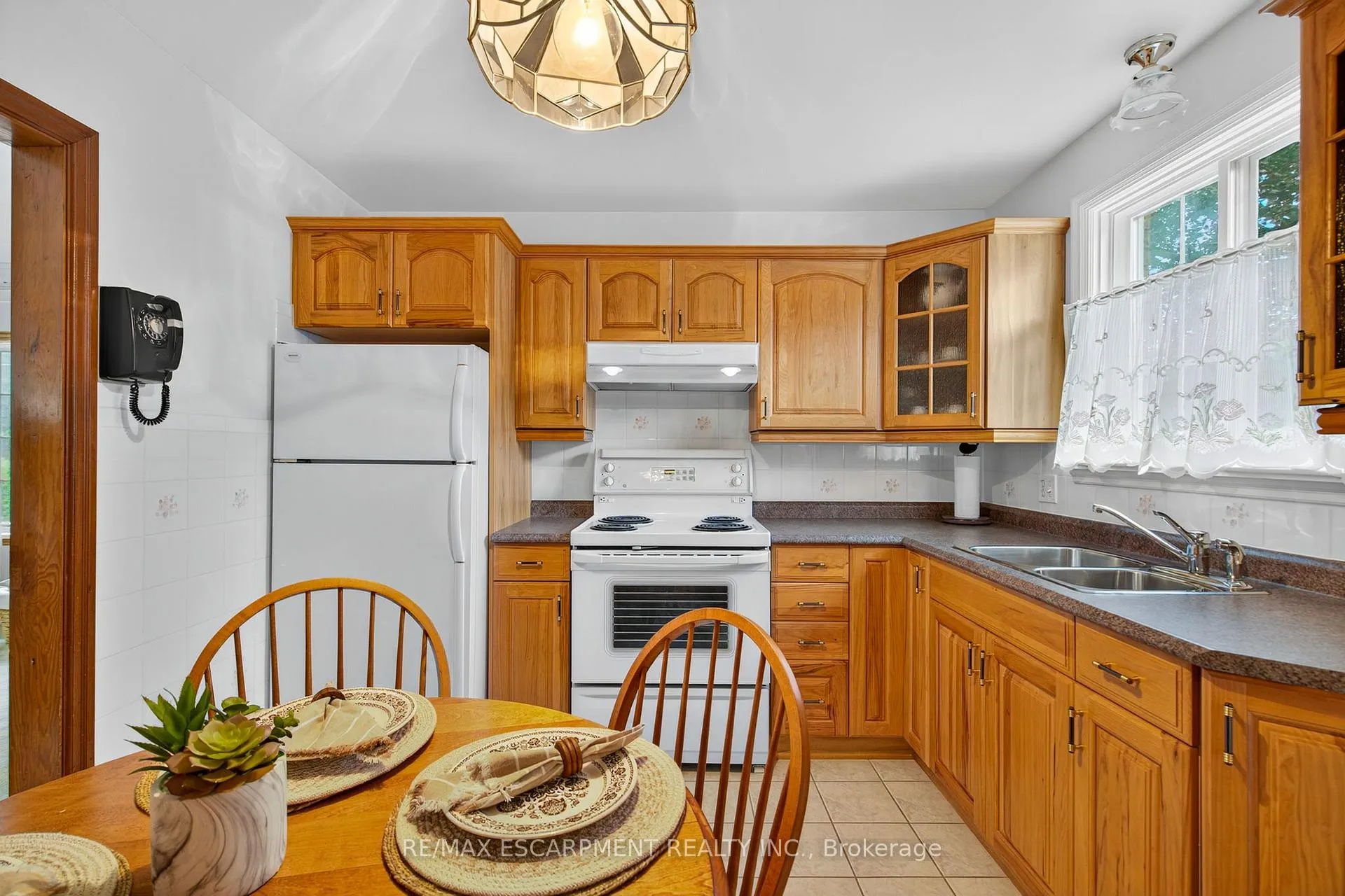 Photo 13 of 961 Danforth Avenue, Burlington, Bayview — HOMEH