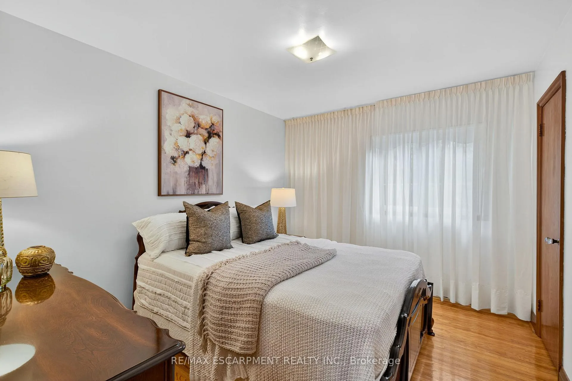 Photo 16 of 961 Danforth Avenue, Burlington, Bayview — HOMEH