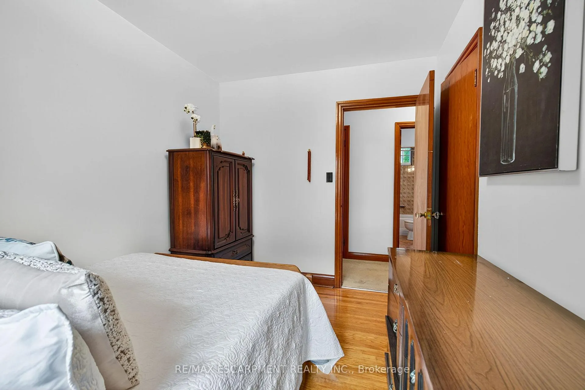 Photo 18 of 961 Danforth Avenue, Burlington, Bayview — HOMEH