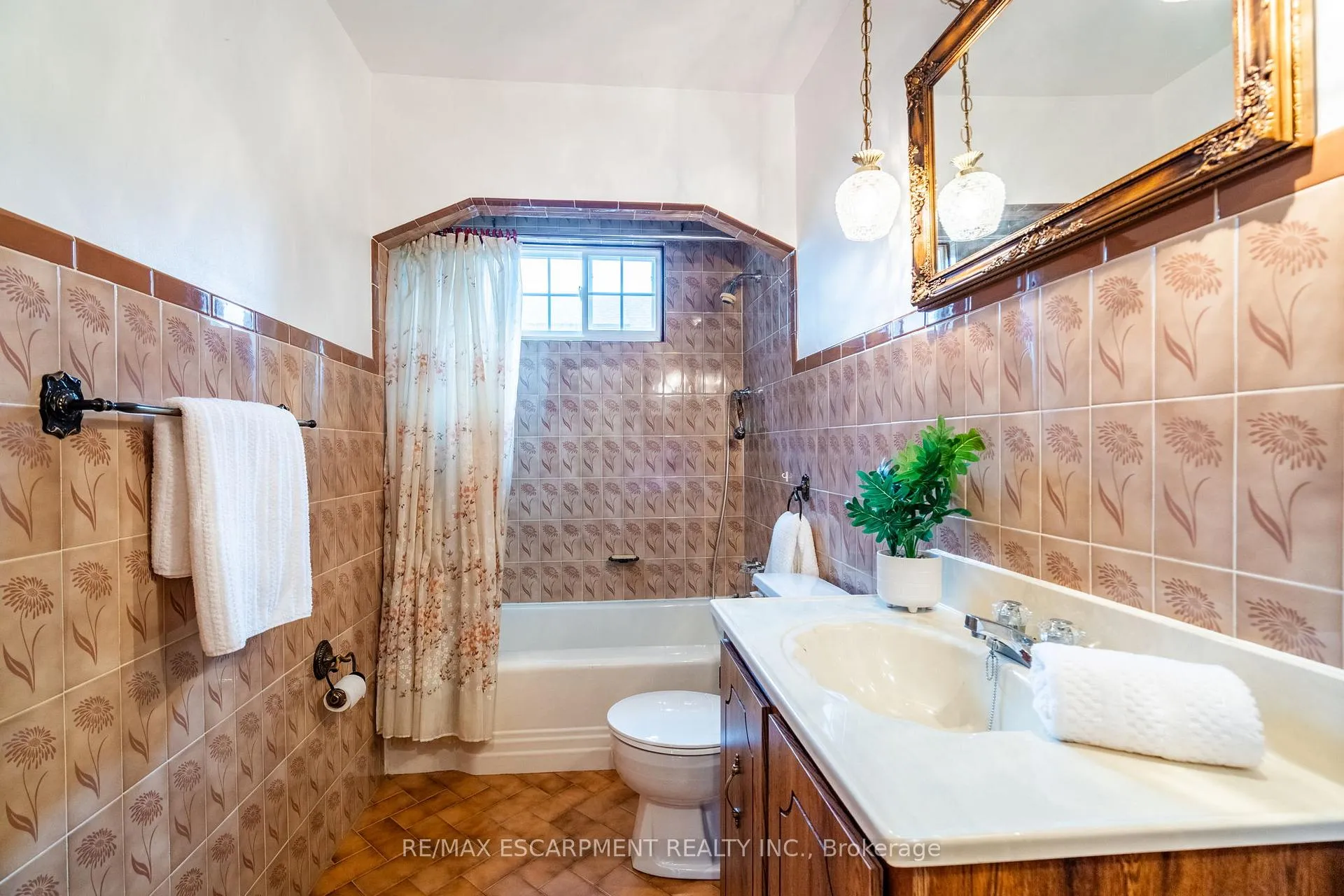 Photo 21 of 961 Danforth Avenue, Burlington, Bayview — HOMEH