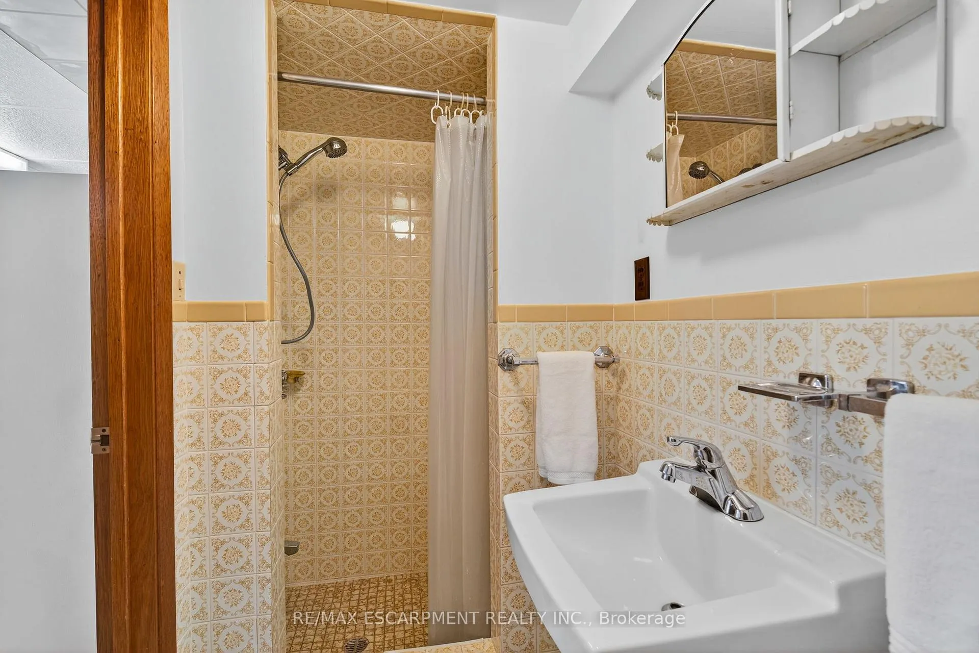 Photo 32 of 961 Danforth Avenue, Burlington, Bayview — HOMEH