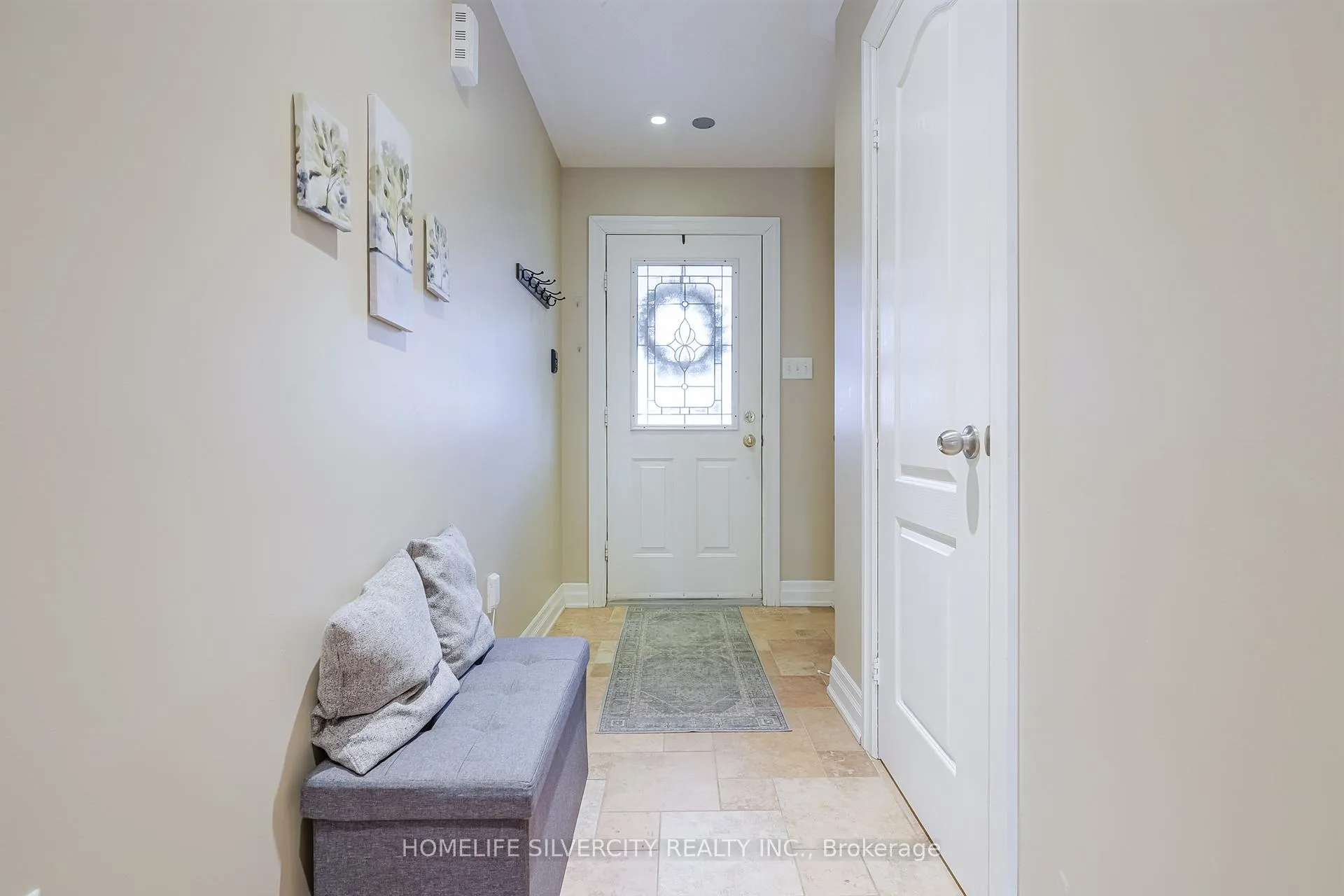 Photo 3 of 376 Sparrow Circle, Pickering, Highbush — HOMEH