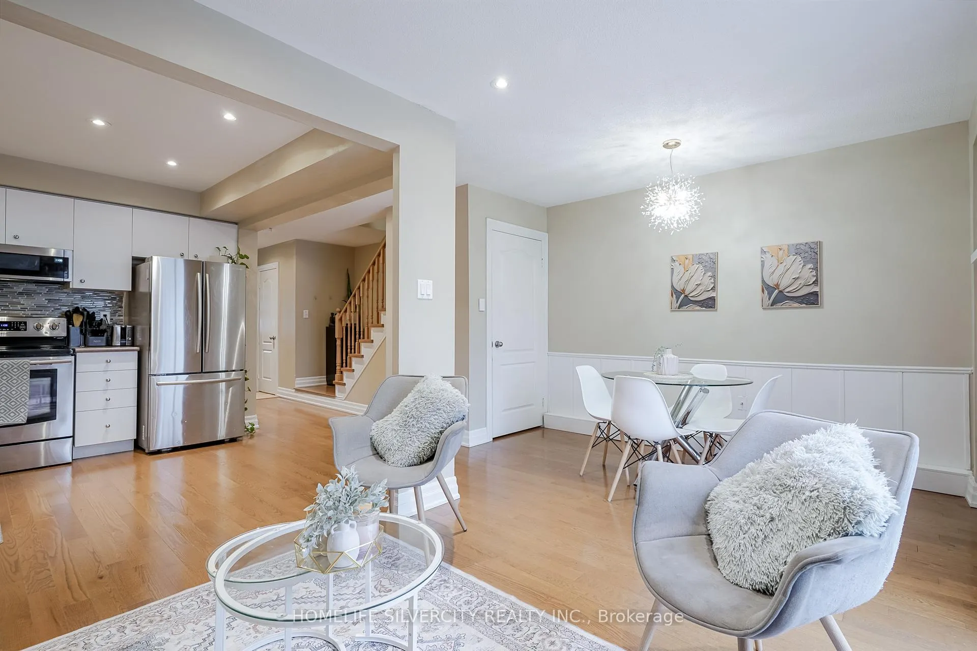 Photo 15 of 376 Sparrow Circle, Pickering, Highbush — HOMEH