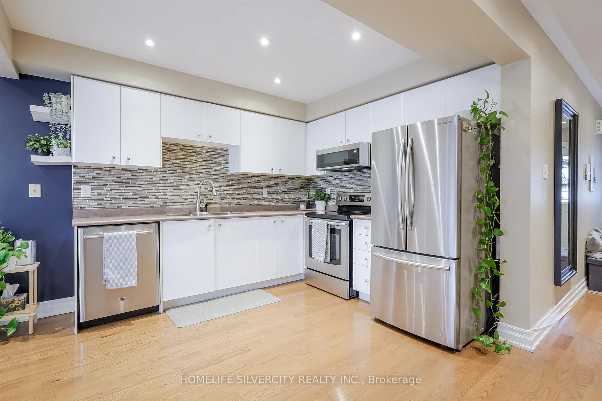 Photo 18 of 376 Sparrow Circle, Pickering, Highbush — HOMEH