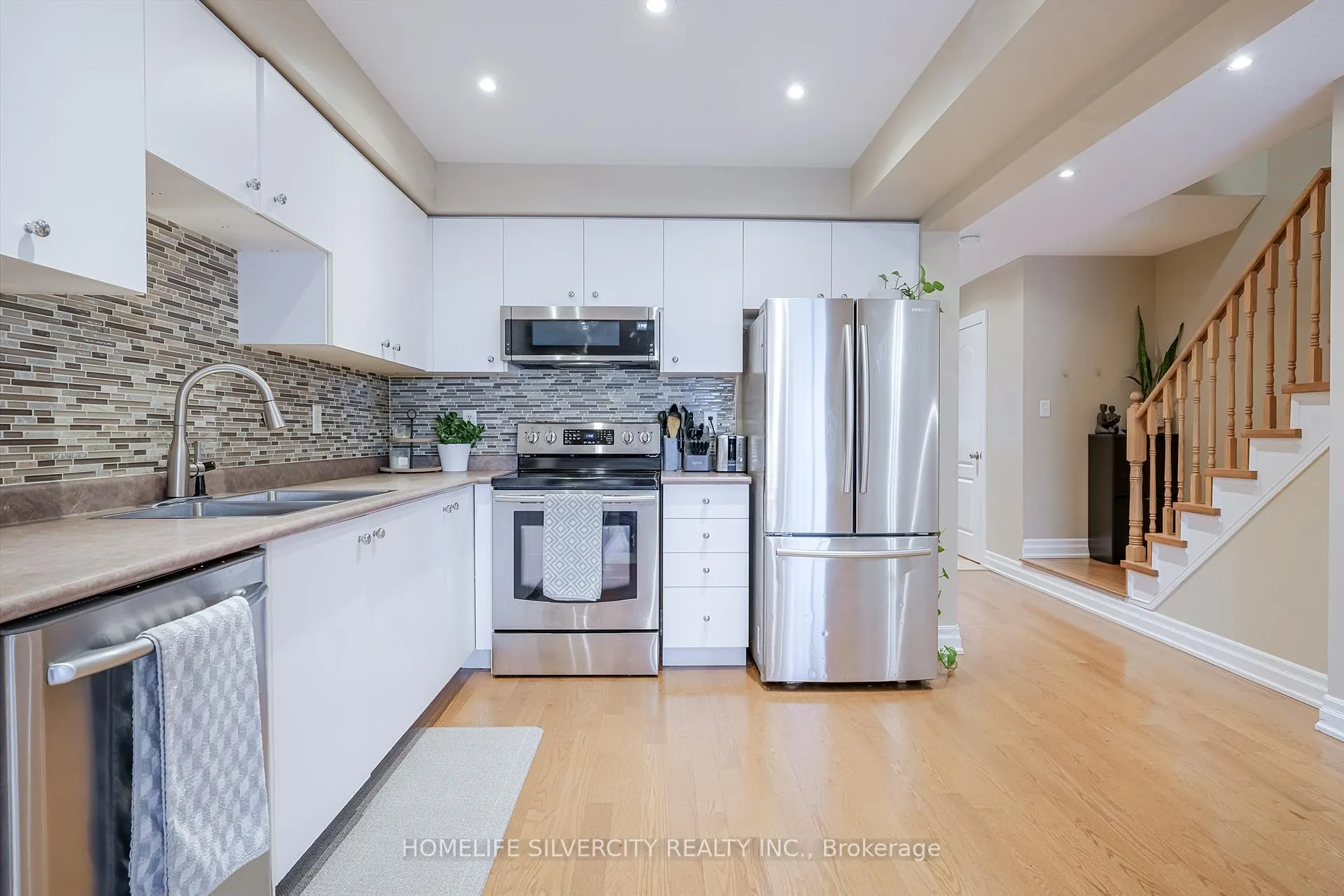 Photo 20 of 376 Sparrow Circle, Pickering, Highbush — HOMEH