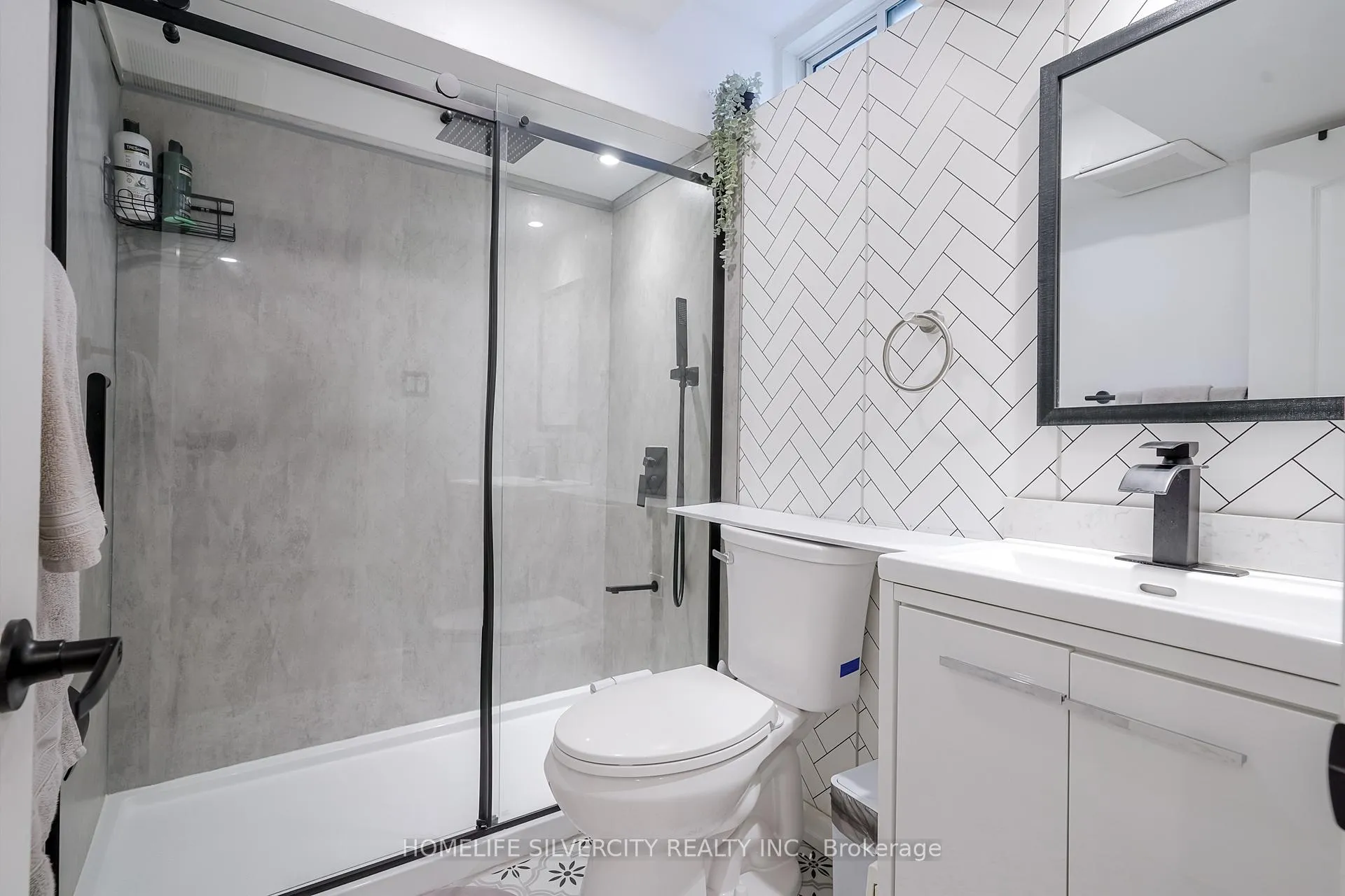 Photo 46 of 376 Sparrow Circle, Pickering, Highbush — HOMEH