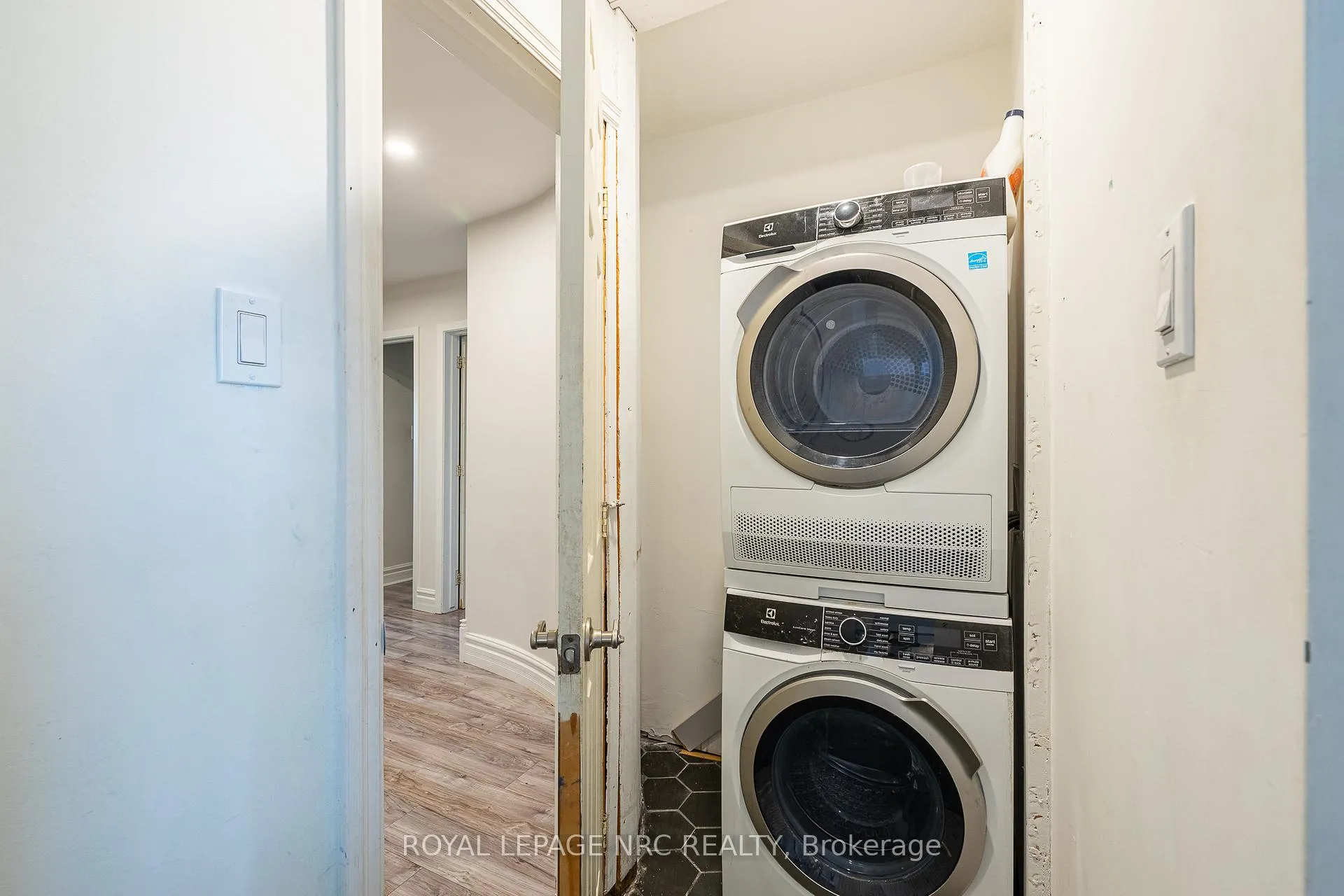 Photo 19 of 3797 Wiltshire Boulevard, Niagara Falls, Casey — HOMEH