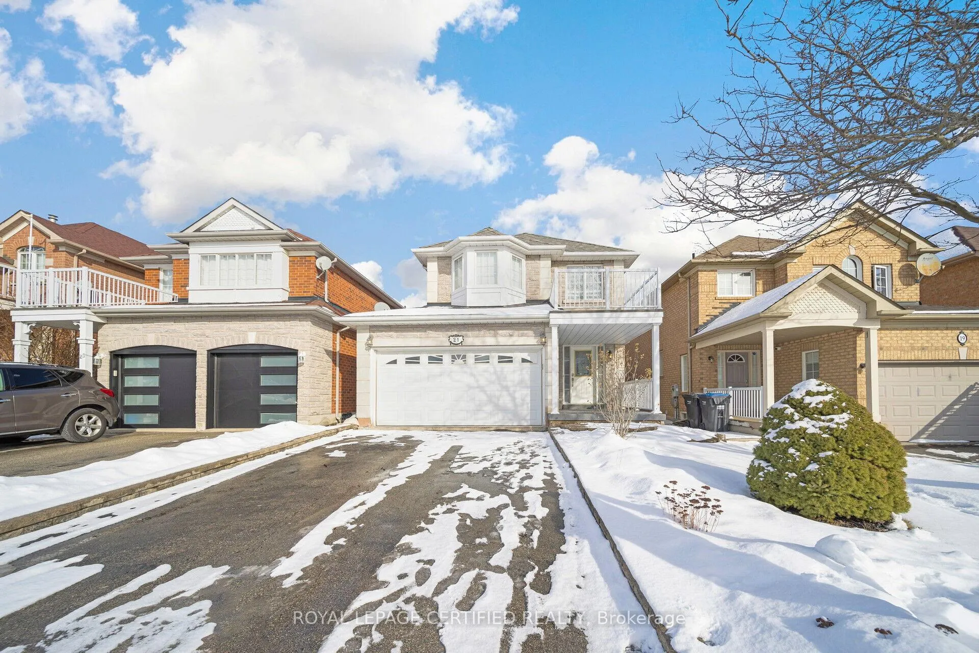 Photo 2 of 21 Gold Hill Road, Brampton, Fletcher's Creek Village — HOMEH