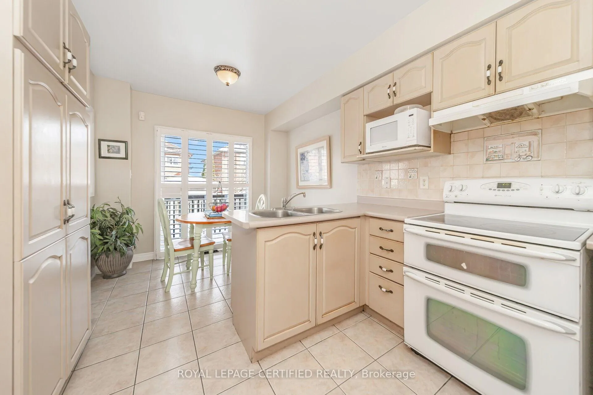 Photo 12 of 21 Gold Hill Road, Brampton, Fletcher's Creek Village — HOMEH